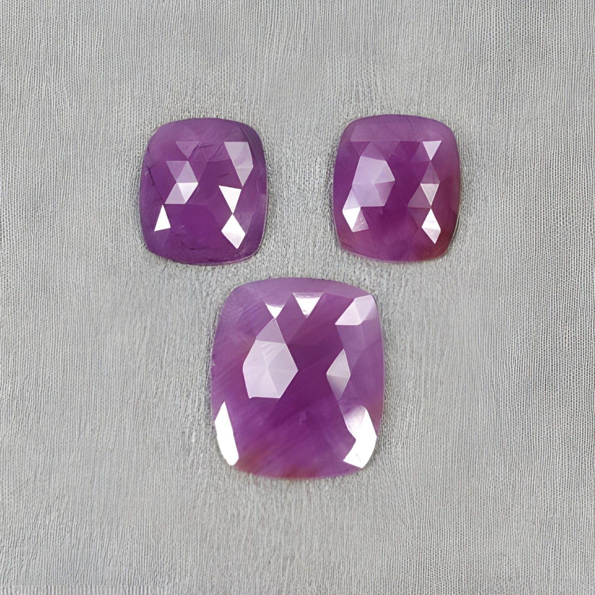 natürlicher, unbehandelter Edelstein Rubin