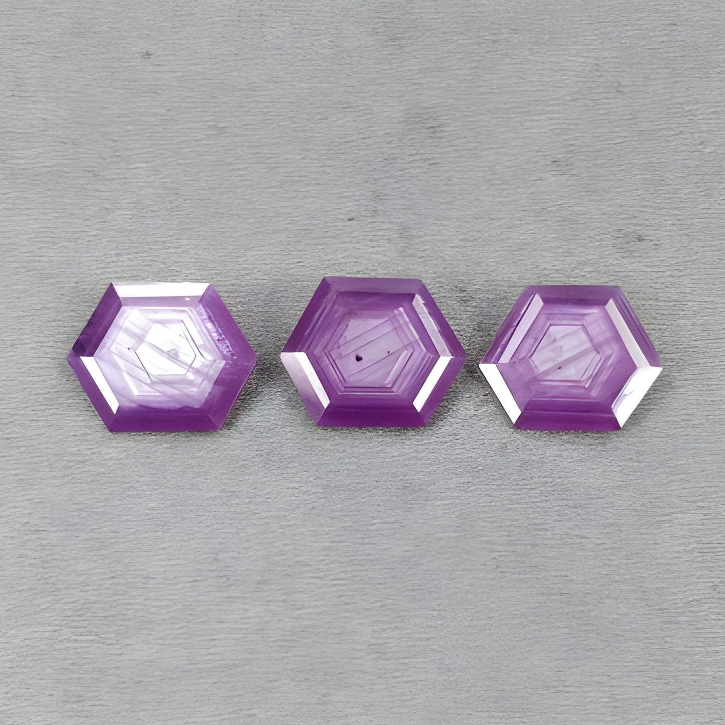 natürlicher, unbehandelter Edelstein Rubin