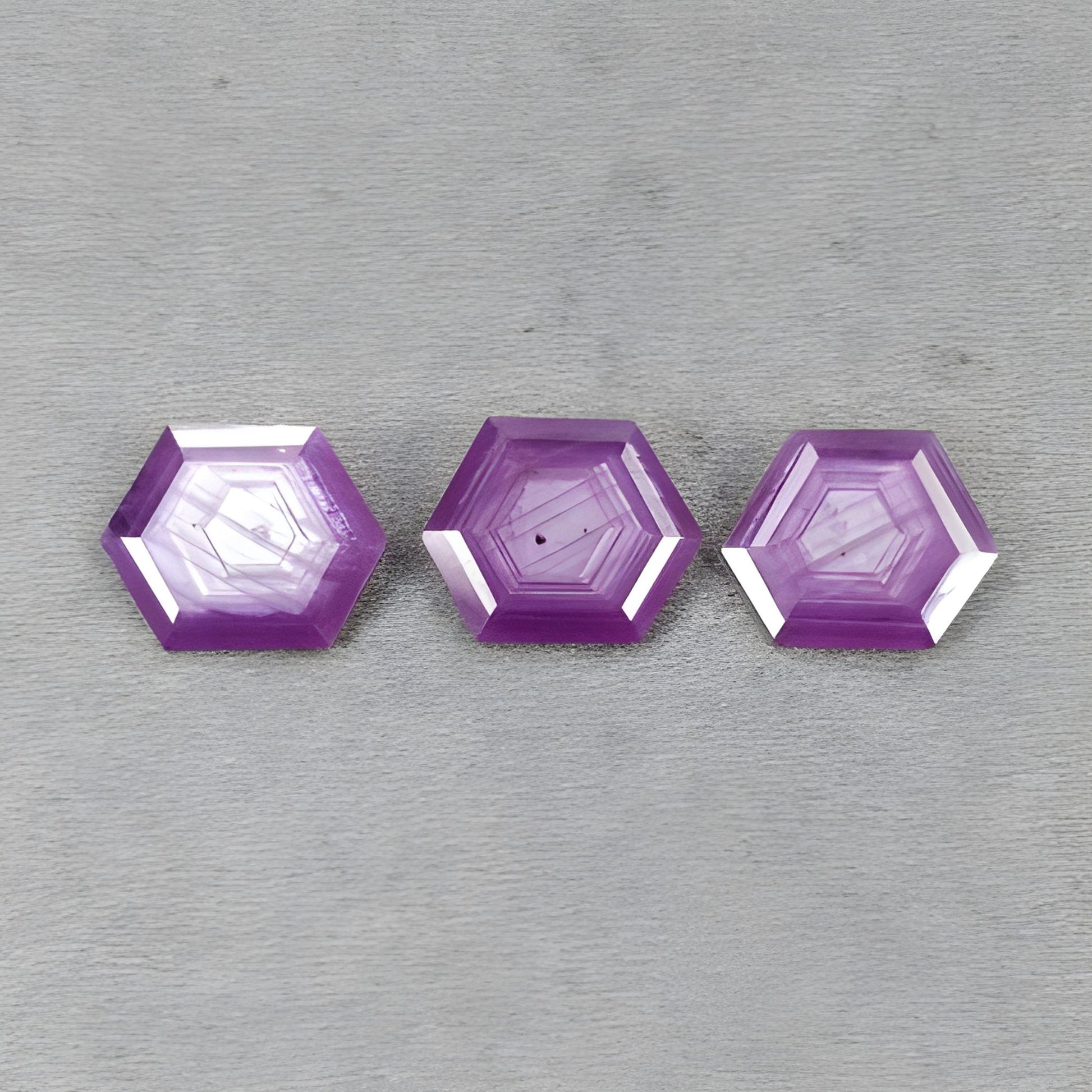 natürlicher, unbehandelter Edelstein Rubin