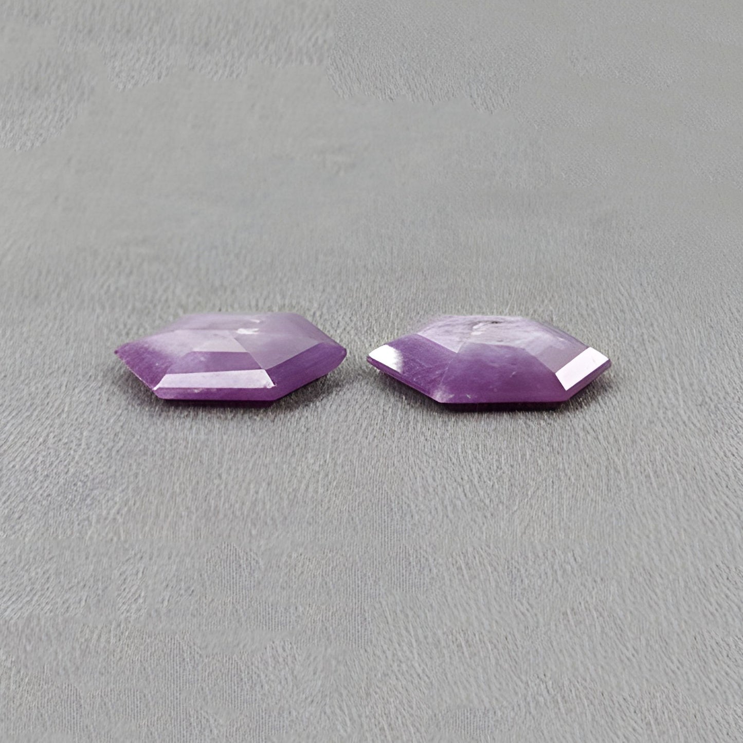 natürlicher, unbehandelter Edelstein Saphir