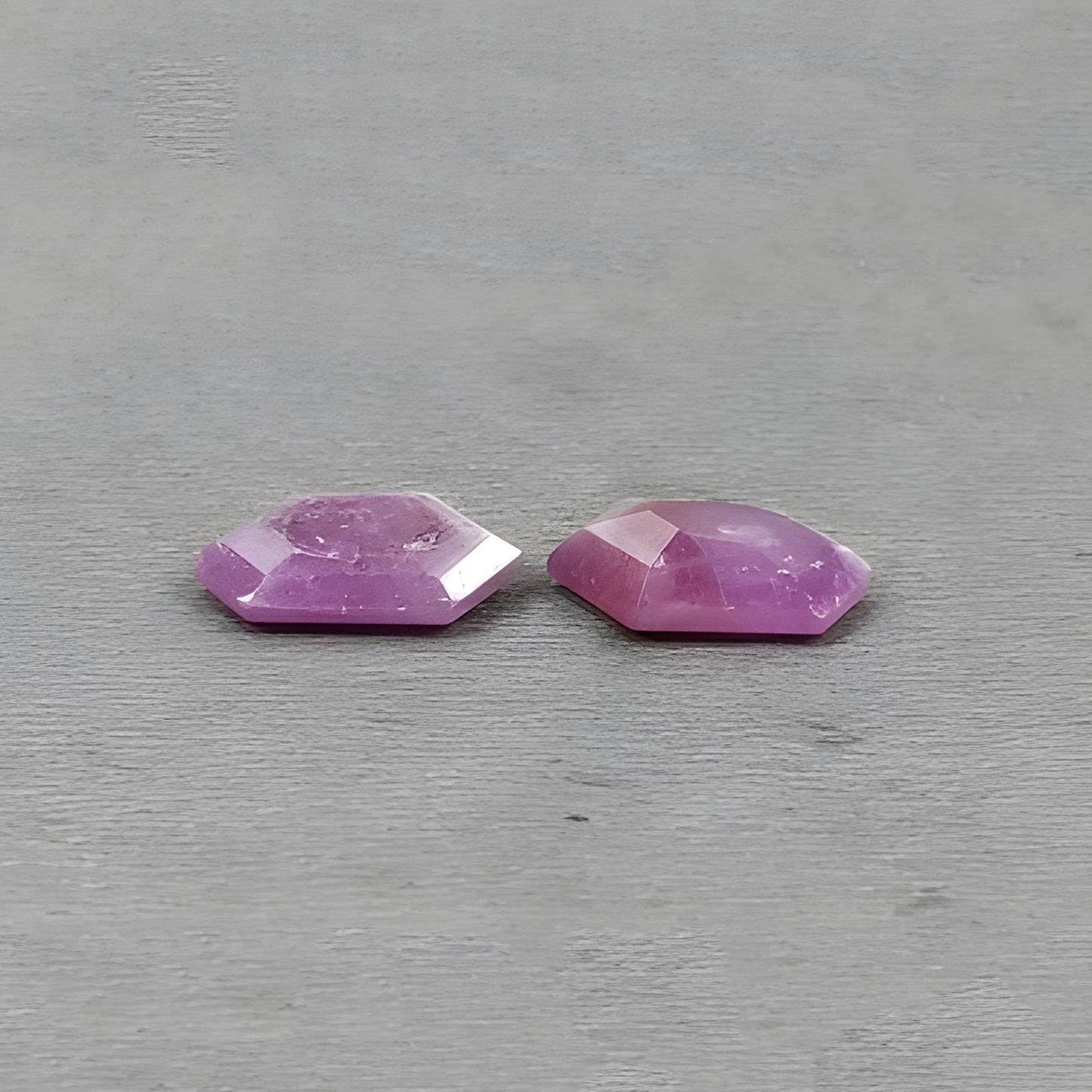 natürlicher, unbehandelter Edelstein Rubin