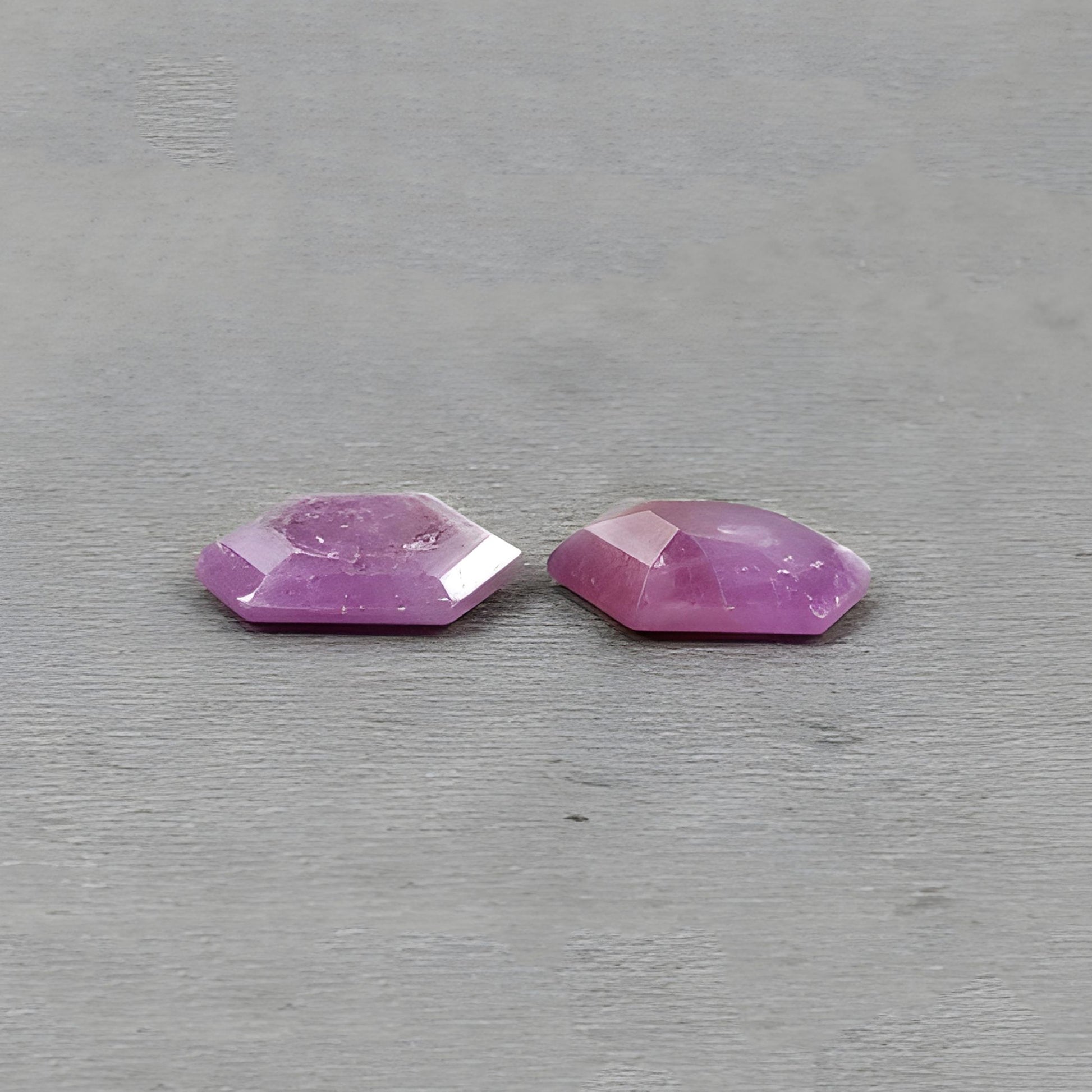 natürlicher, unbehandelter Edelstein Rubin