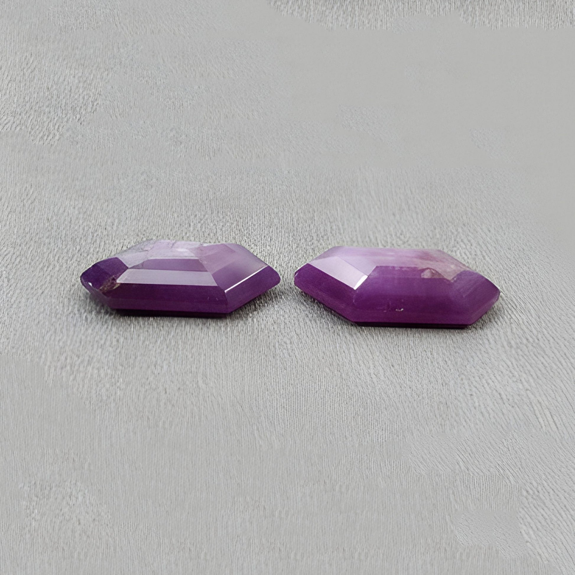 natürlicher, unbehandelter Edelstein Rubin