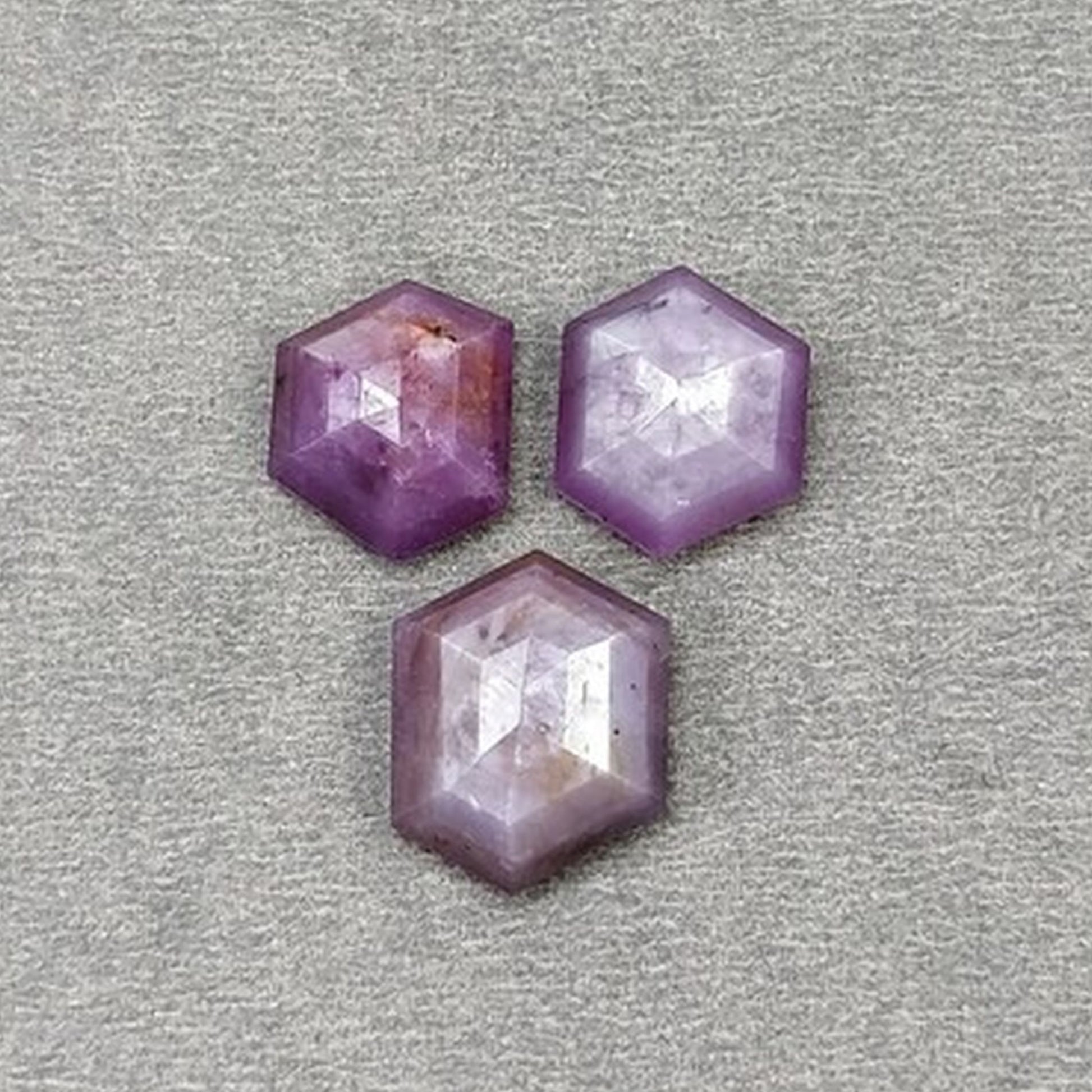 天然未经处理的宝石蓝宝石