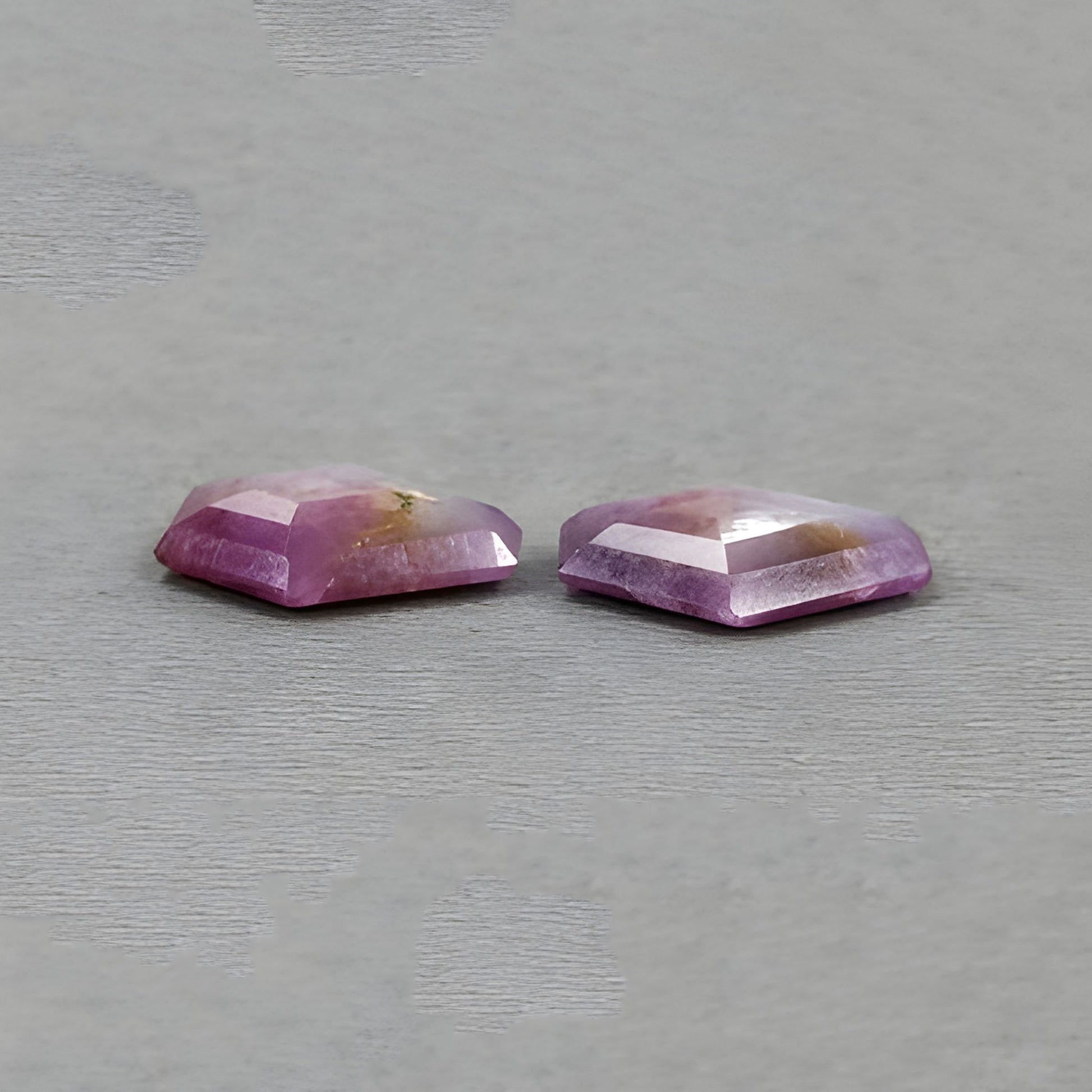 أحجار كريمة طبيعية غير معالجة