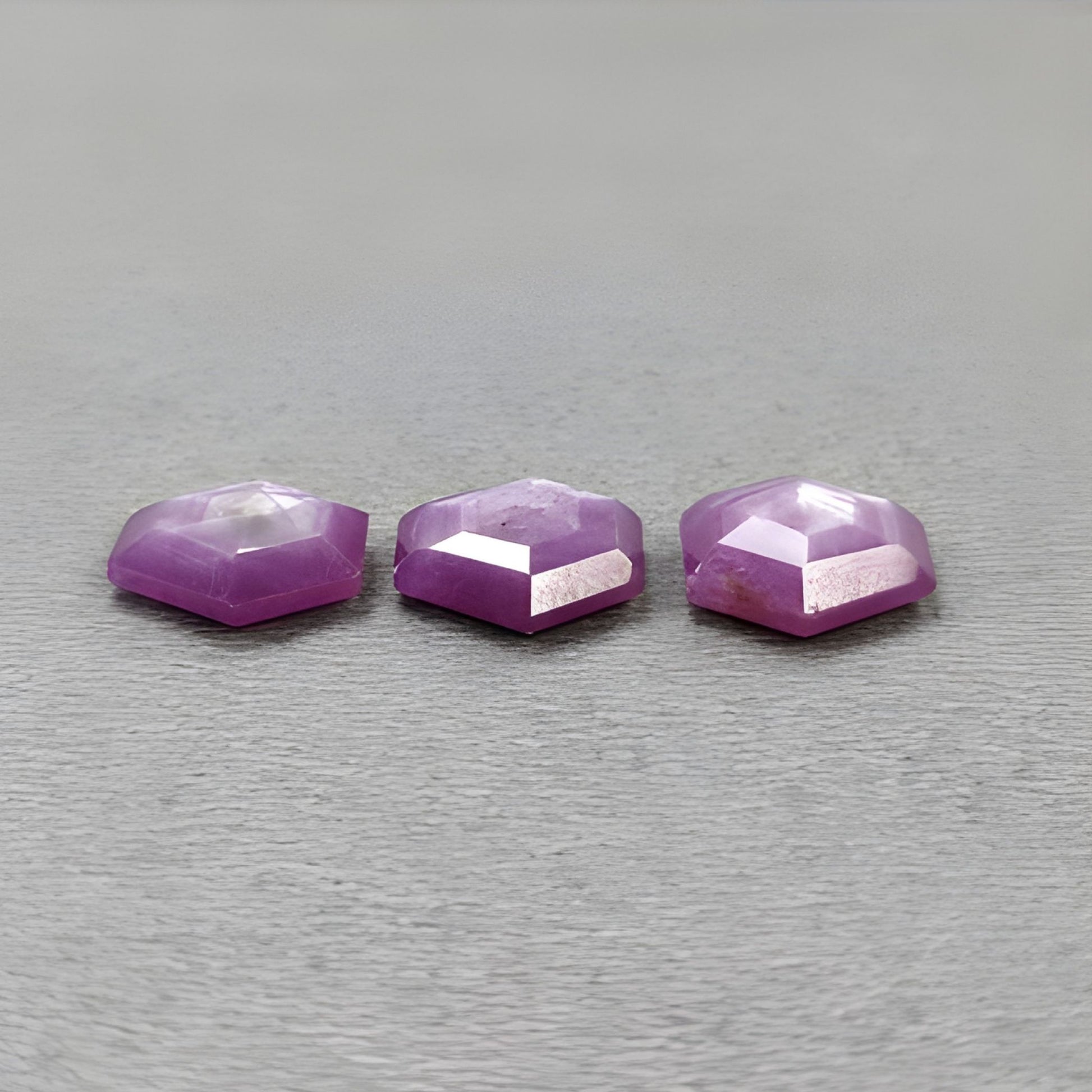 天然未经处理的宝石蓝宝石