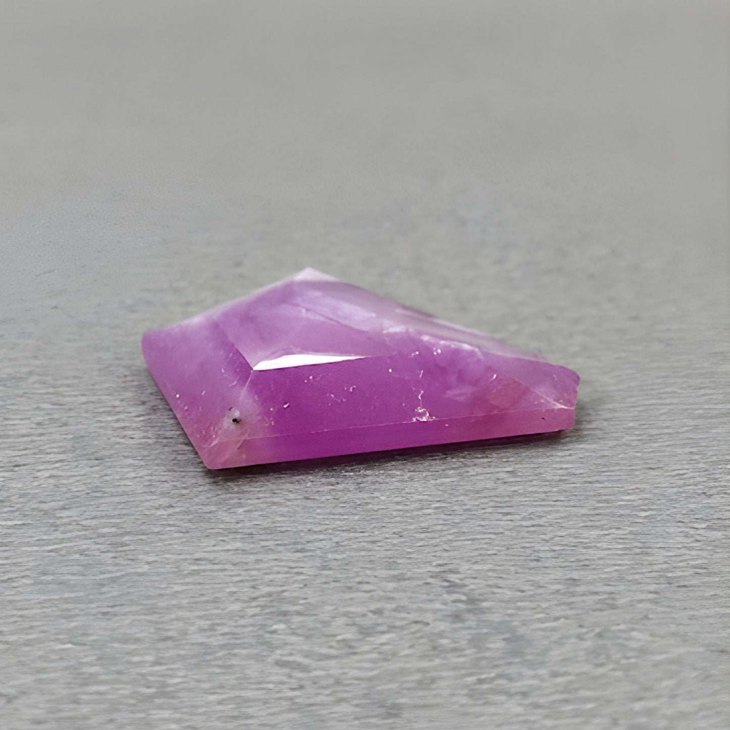 天然未经处理的宝石红宝石