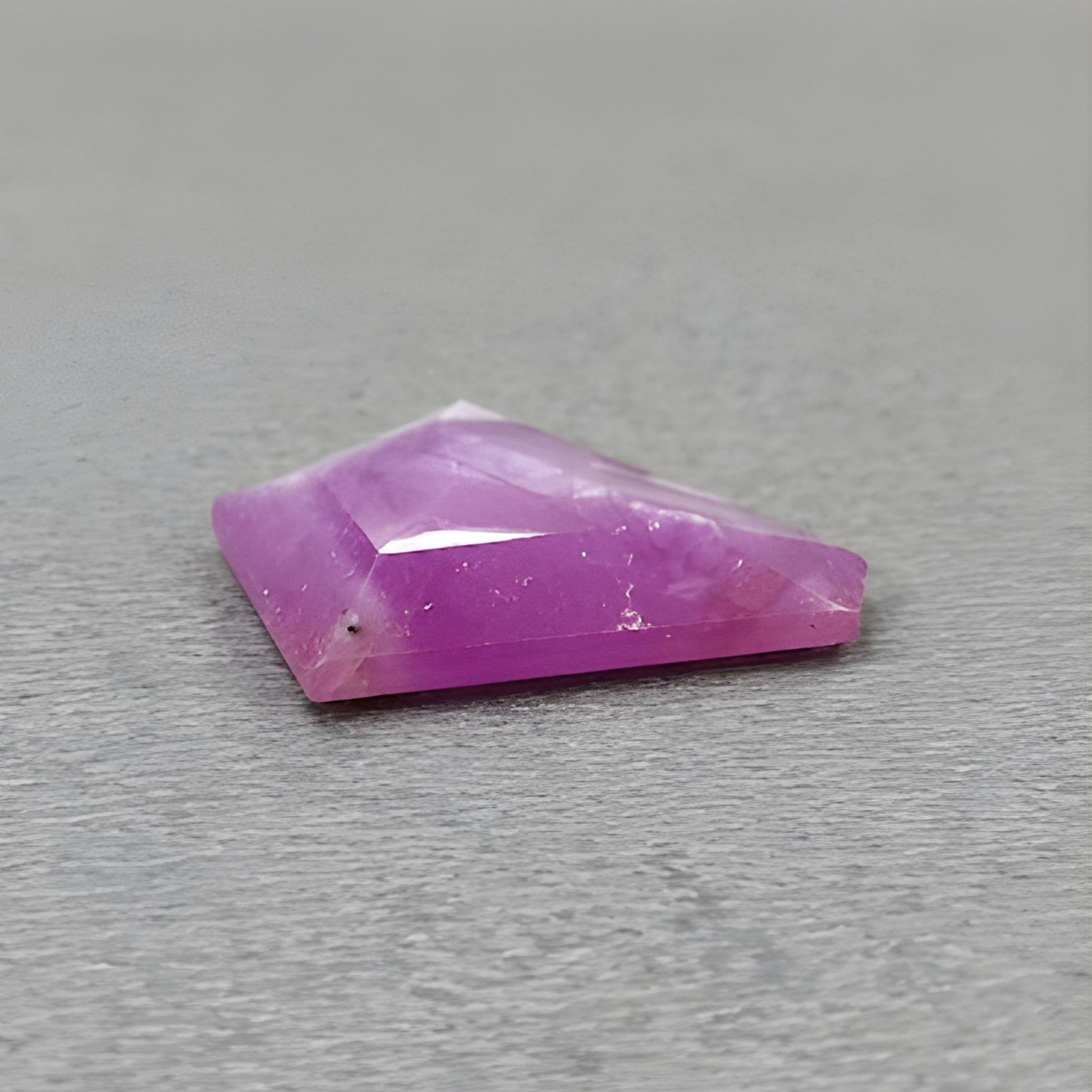 天然未经处理的宝石红宝石