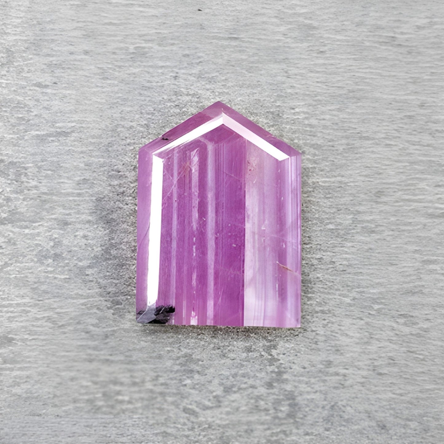 天然未经处理的宝石红宝石