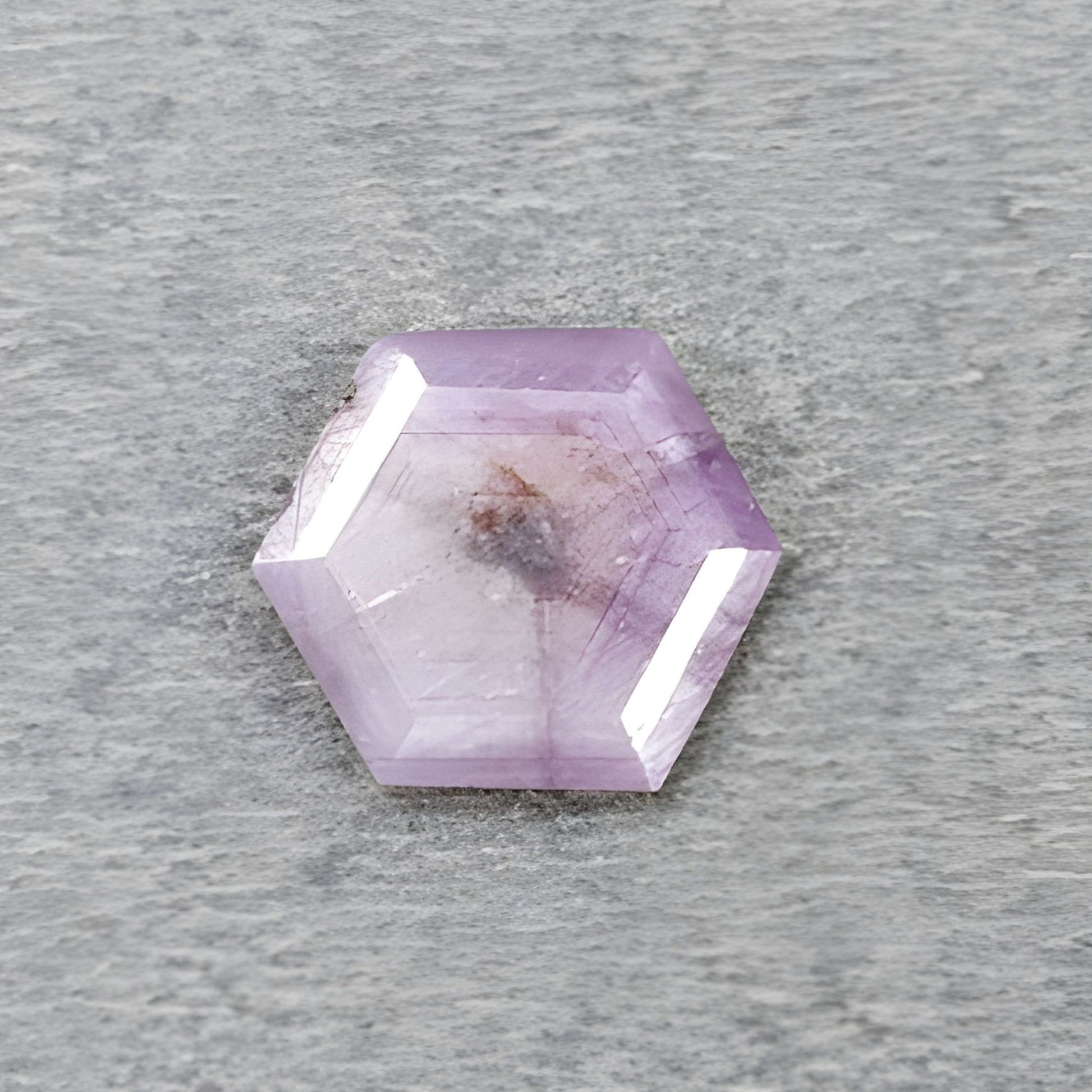 ラズベリーサファイア 六角形ファセットカット