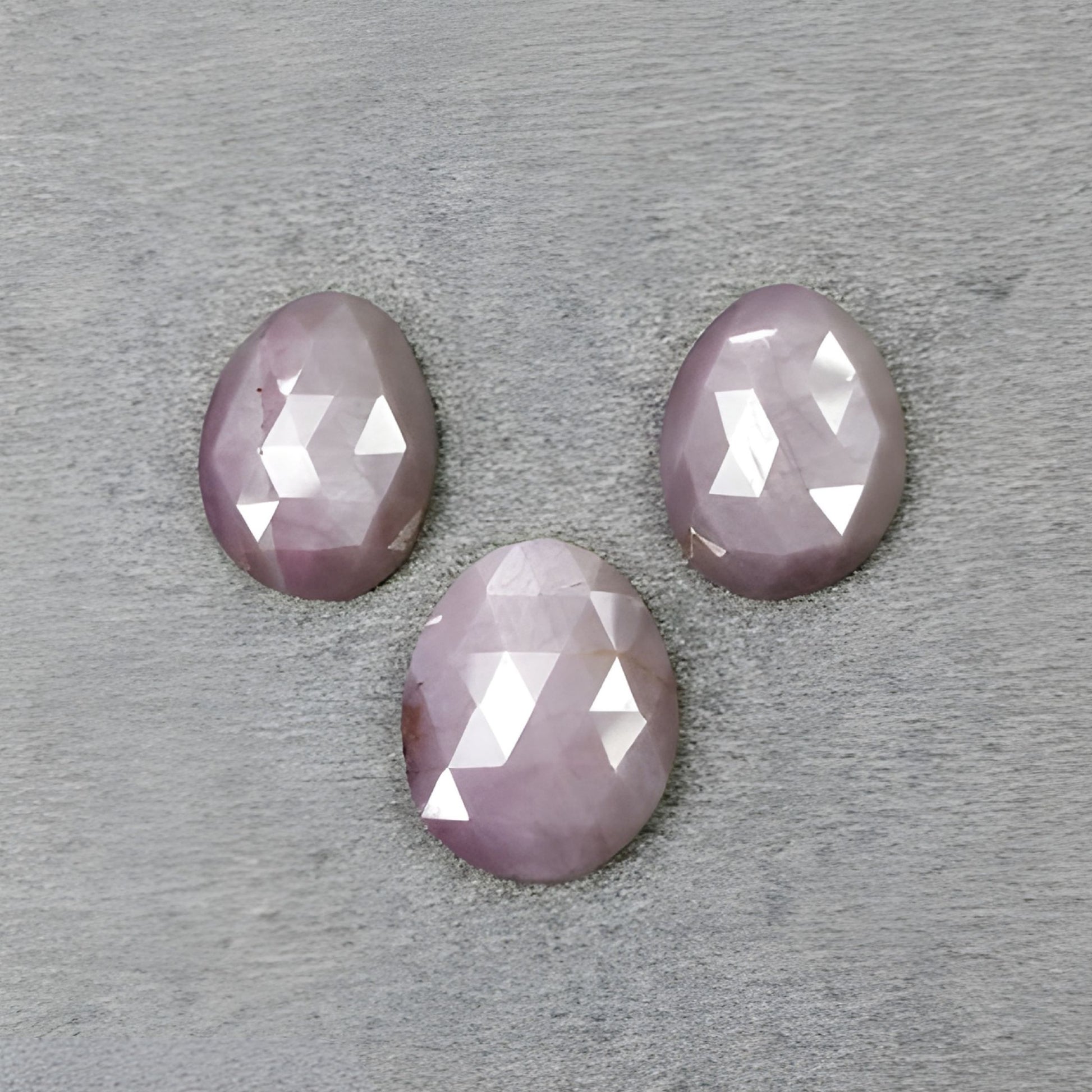 天然未処理の宝石サファイア