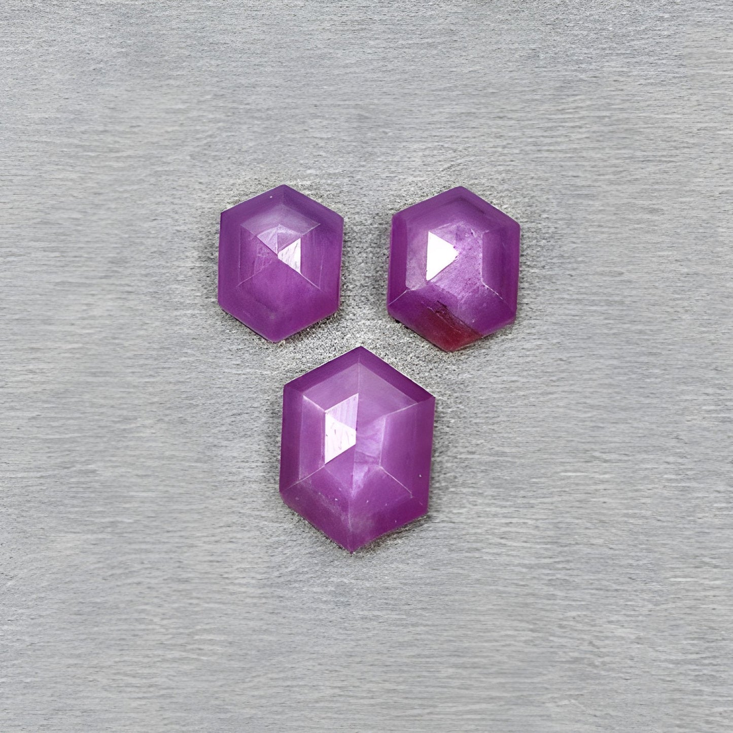 天然未经处理的宝石红宝石