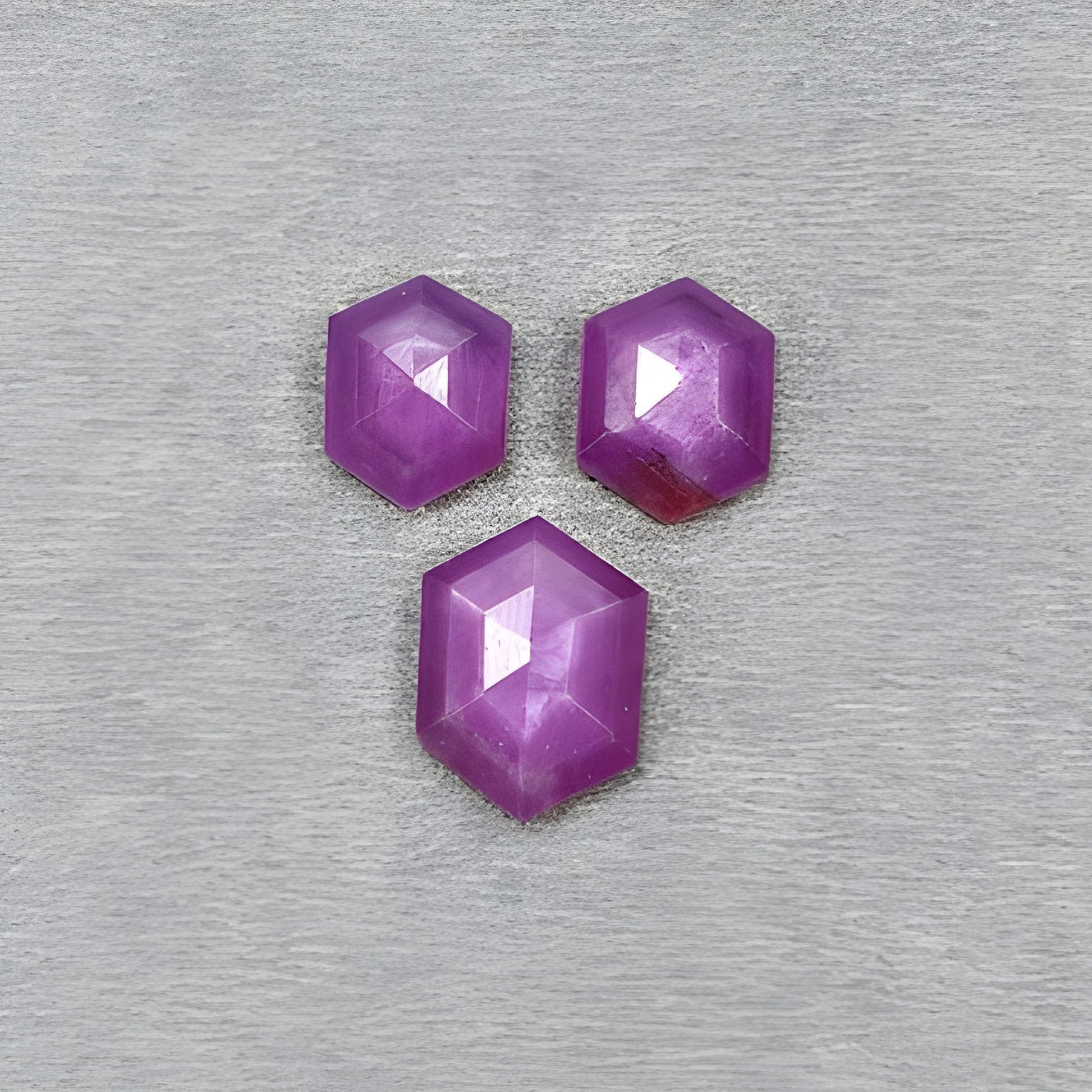 天然未经处理的宝石红宝石