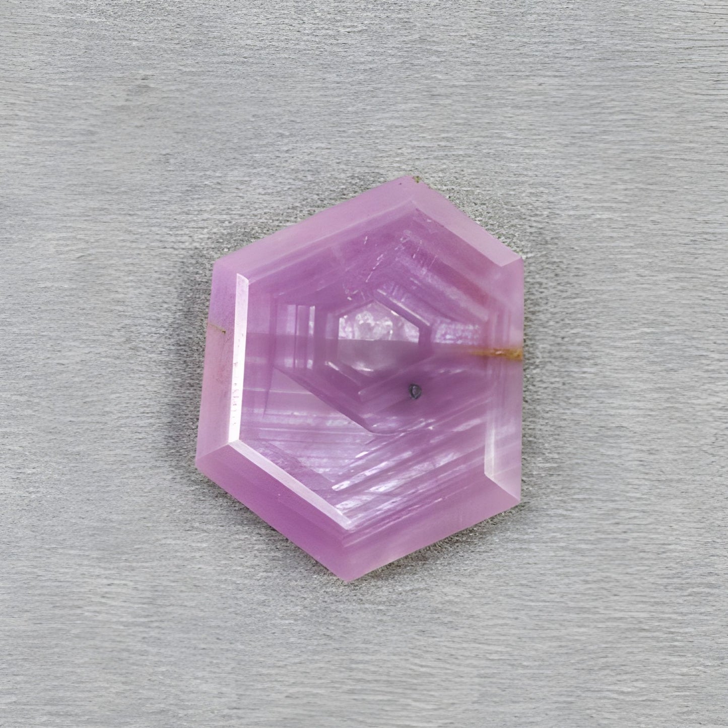 natürlicher, unbehandelter Edelstein Rubin