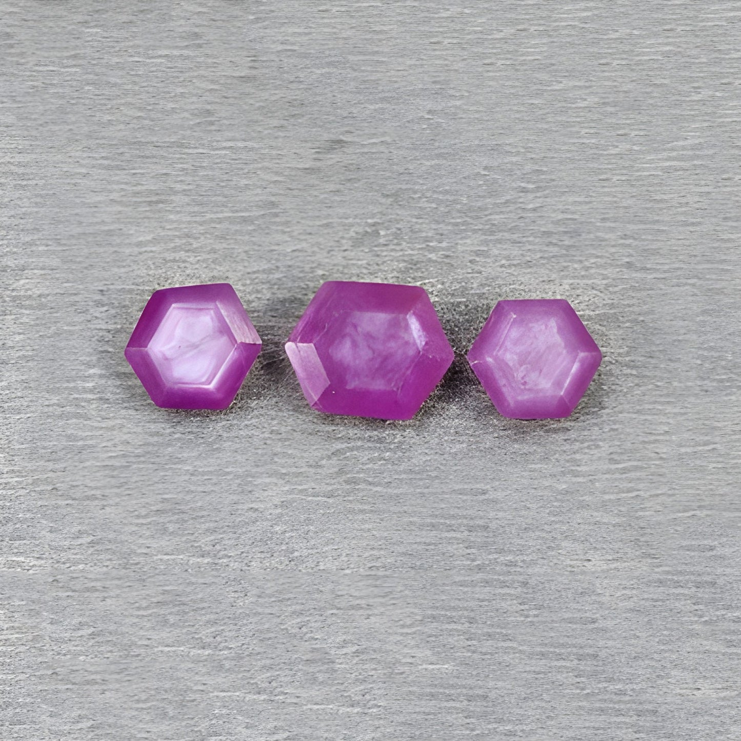 ラズベリールビー六角形ステップカット