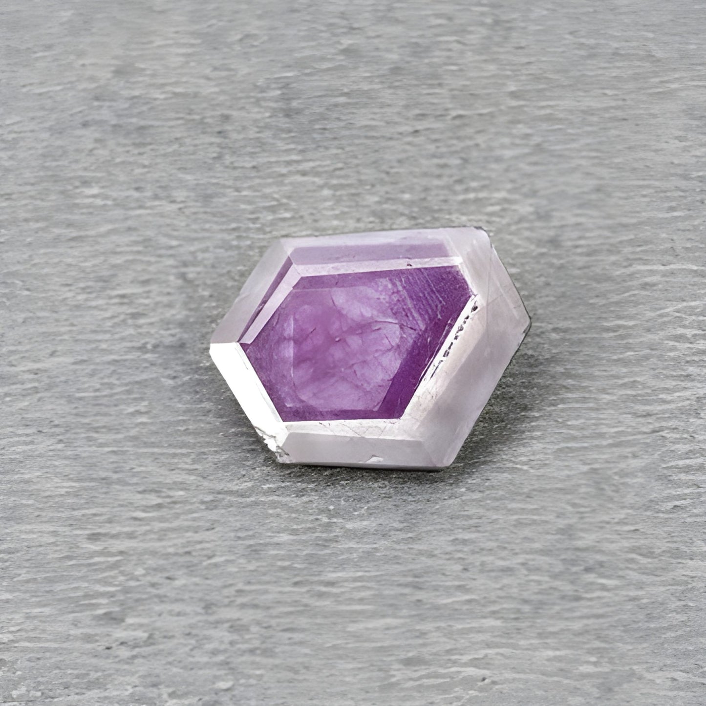 天然未经处理的宝石蓝宝石