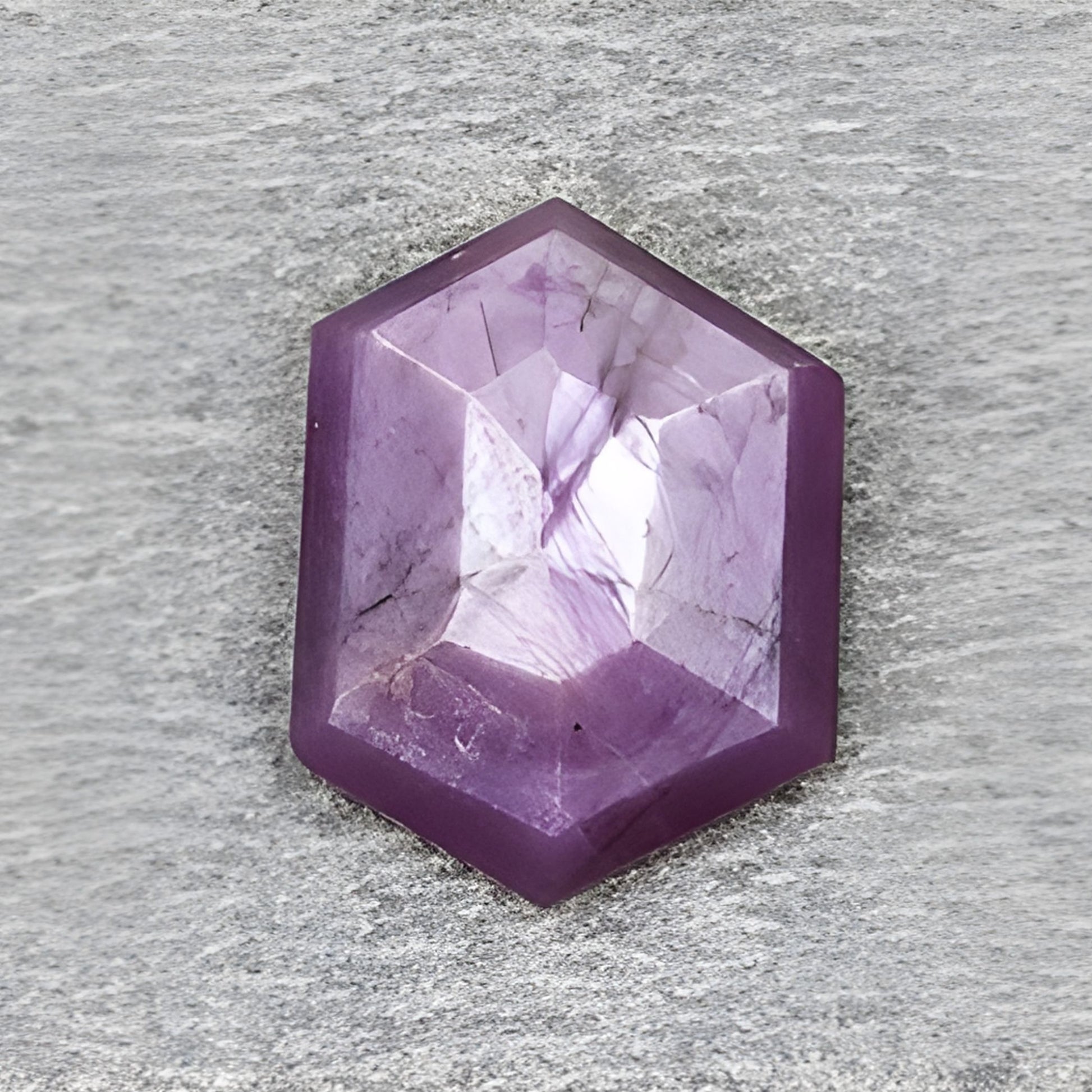 天然未经处理的宝石蓝宝石