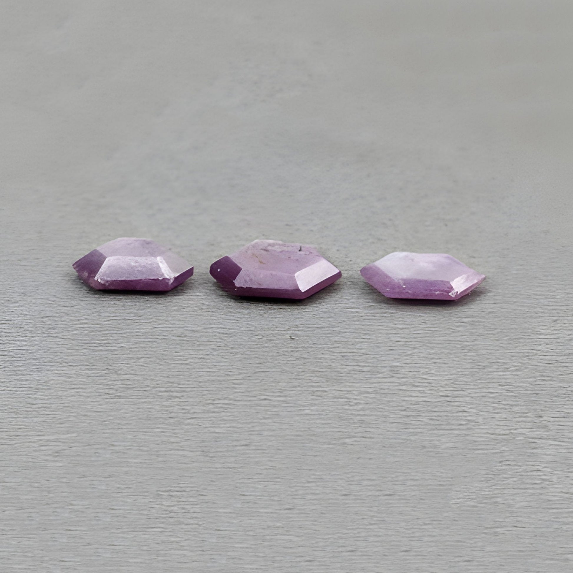 facettierter Saphir-Edelstein