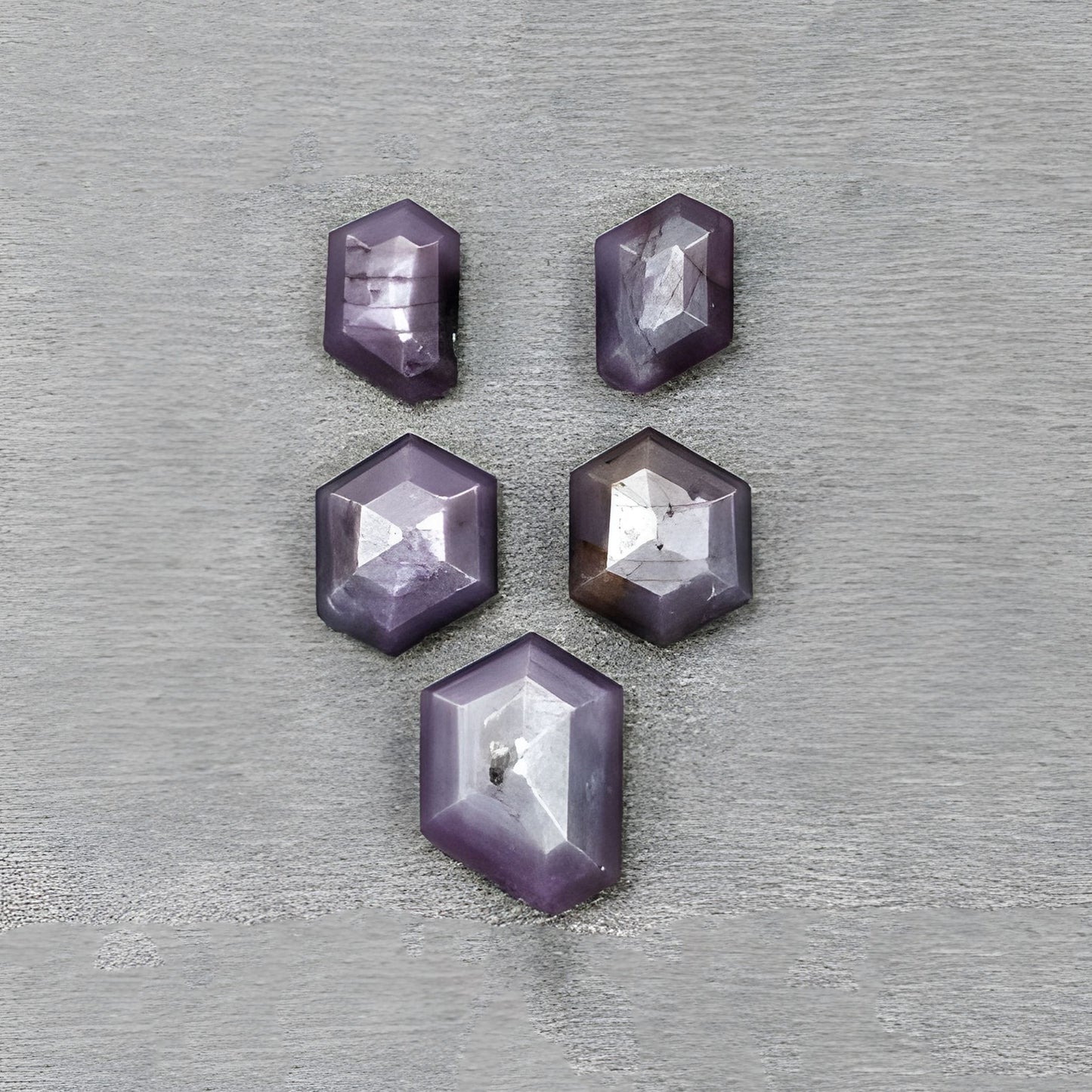 天然未処理の宝石サファイア