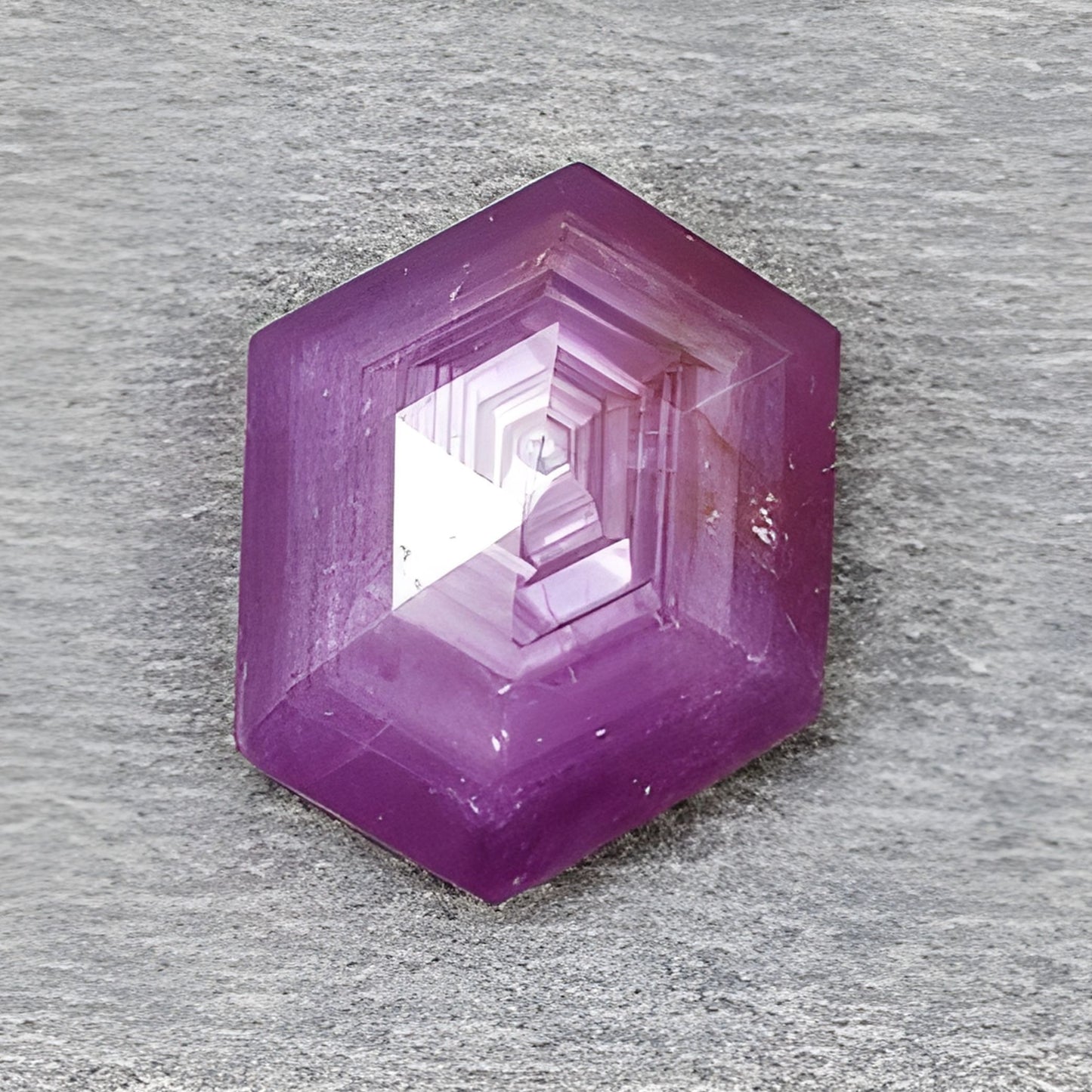 红宝石刻面切割宝石