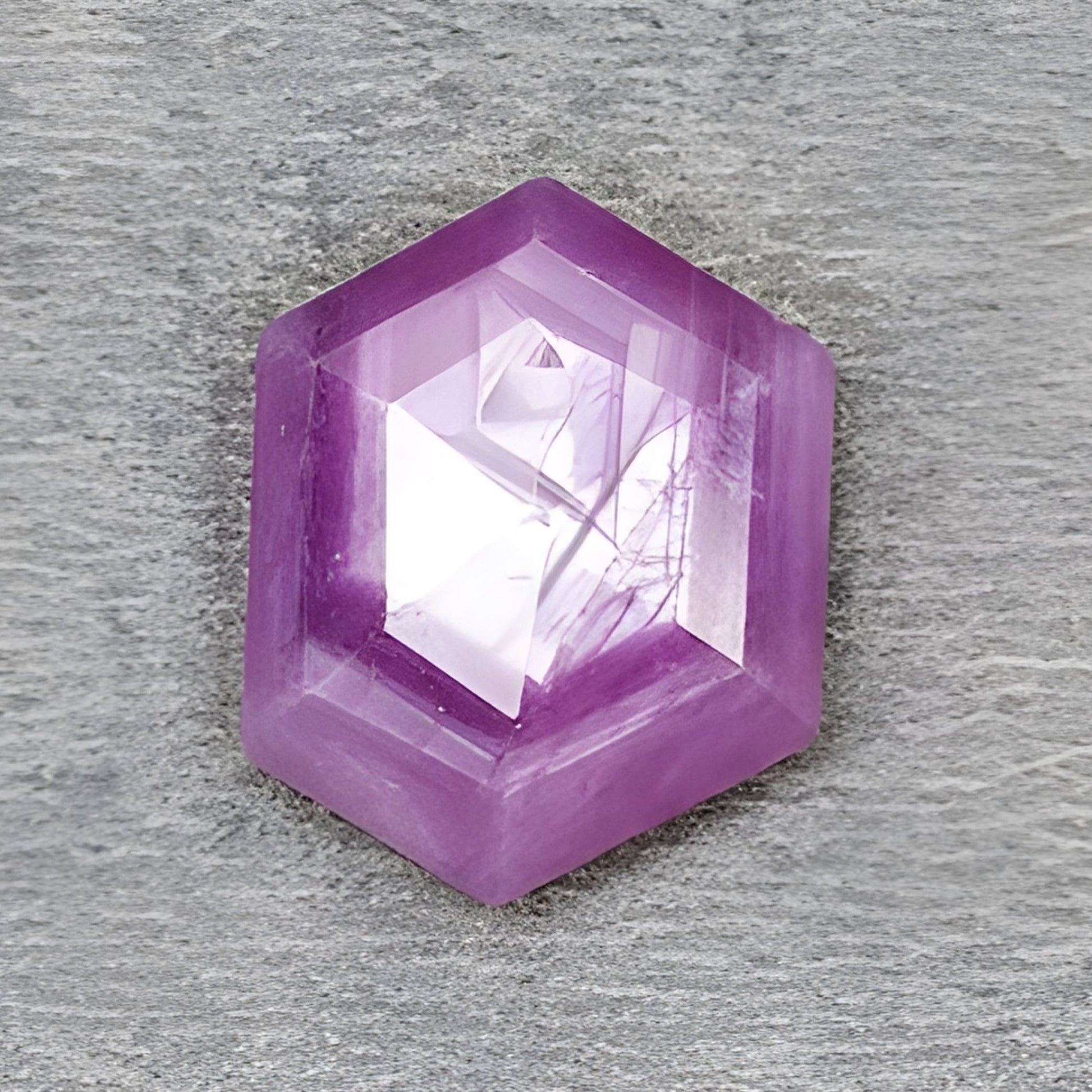 rubis, pierre précieuse naturelle