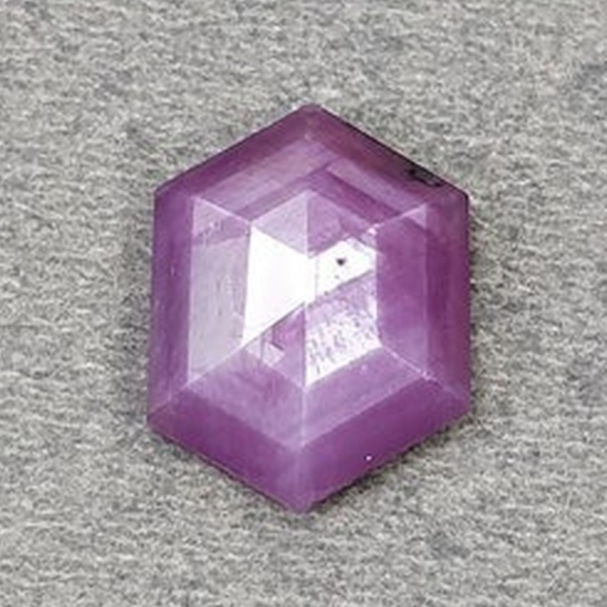 natürlicher Edelstein Rubin