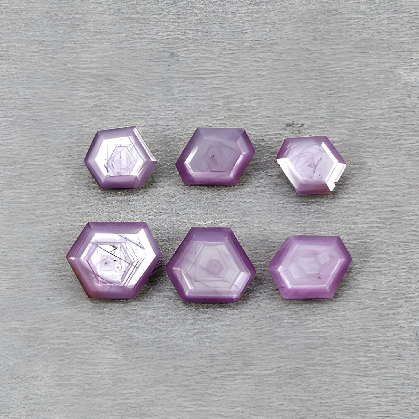 natürlicher, unbehandelter Edelstein