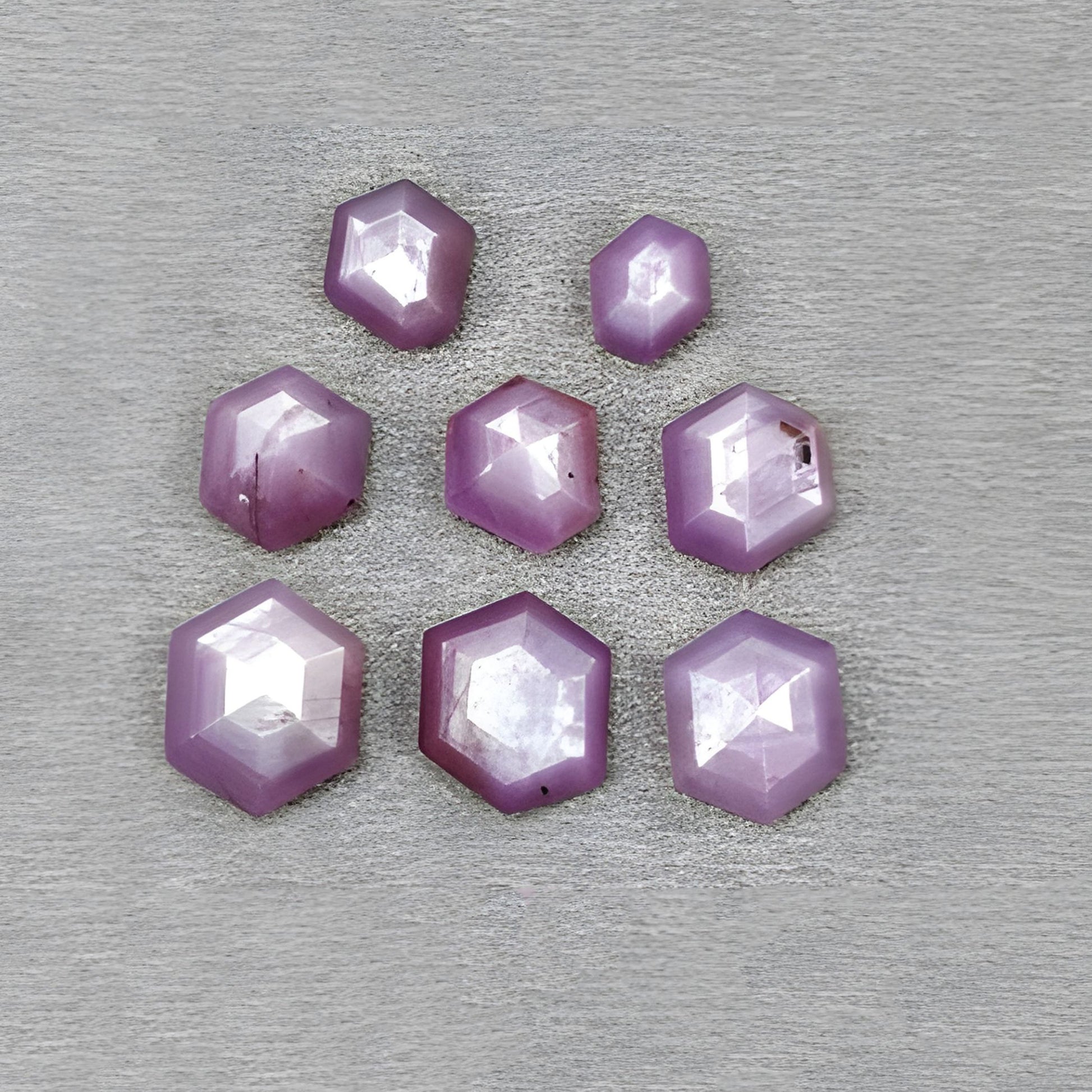 天然の未処理の宝石