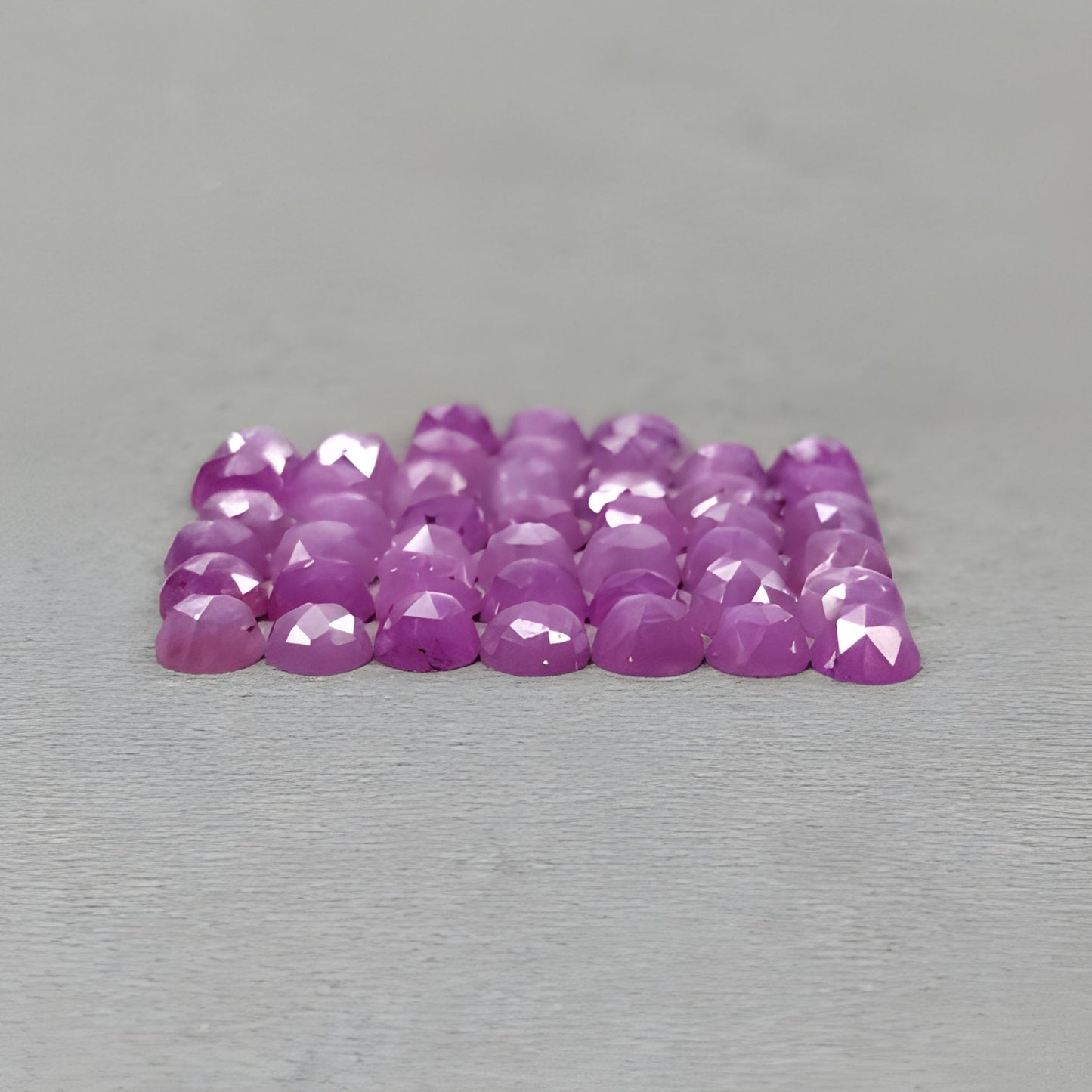 حجر كريم طبيعي غير معالج من توت العليق الأحمر