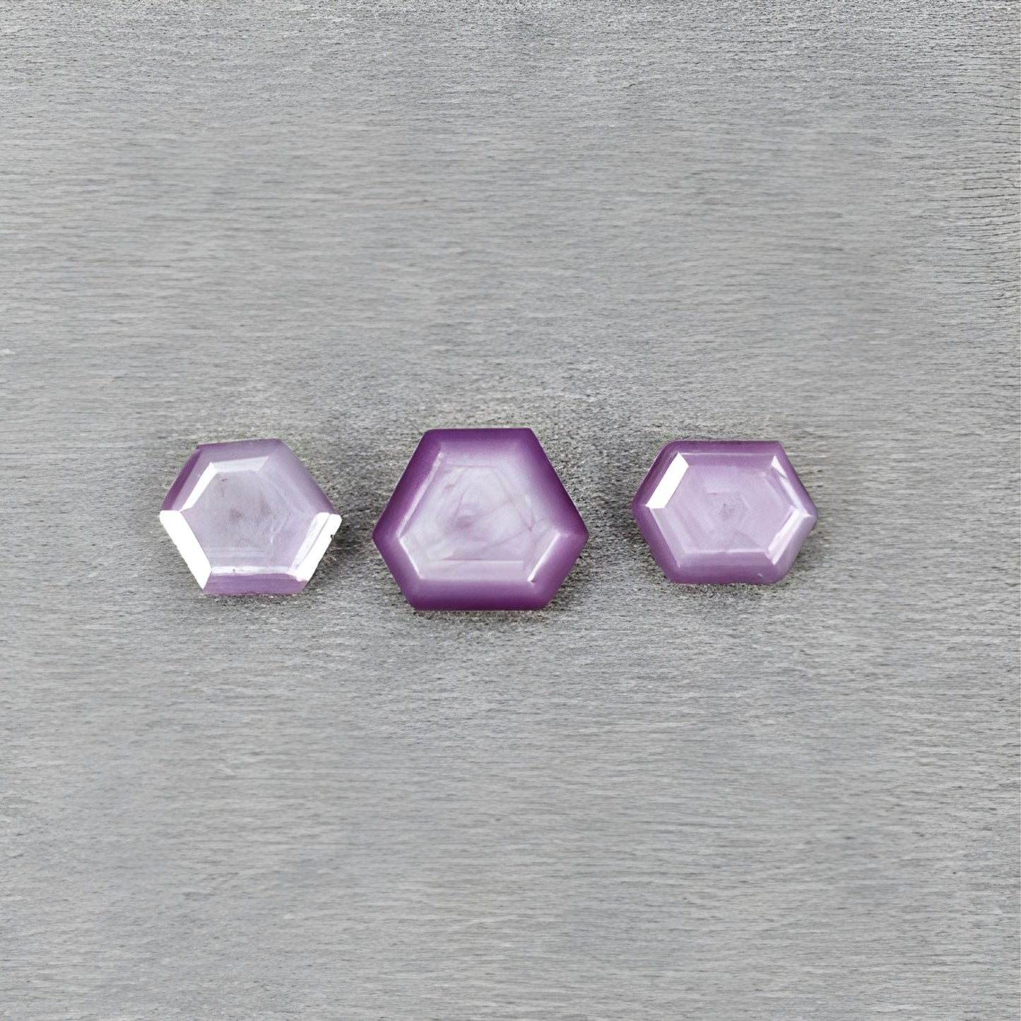 natürlicher, unbehandelter Edelstein Saphir