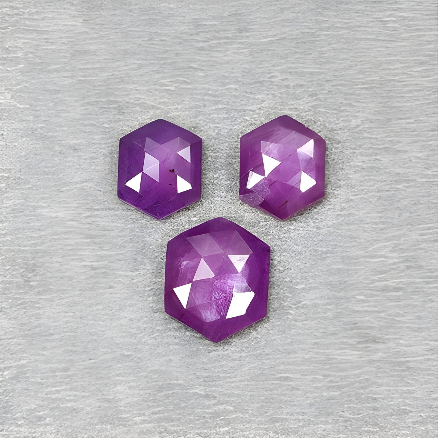 حجر ميلاد شهر يوليو