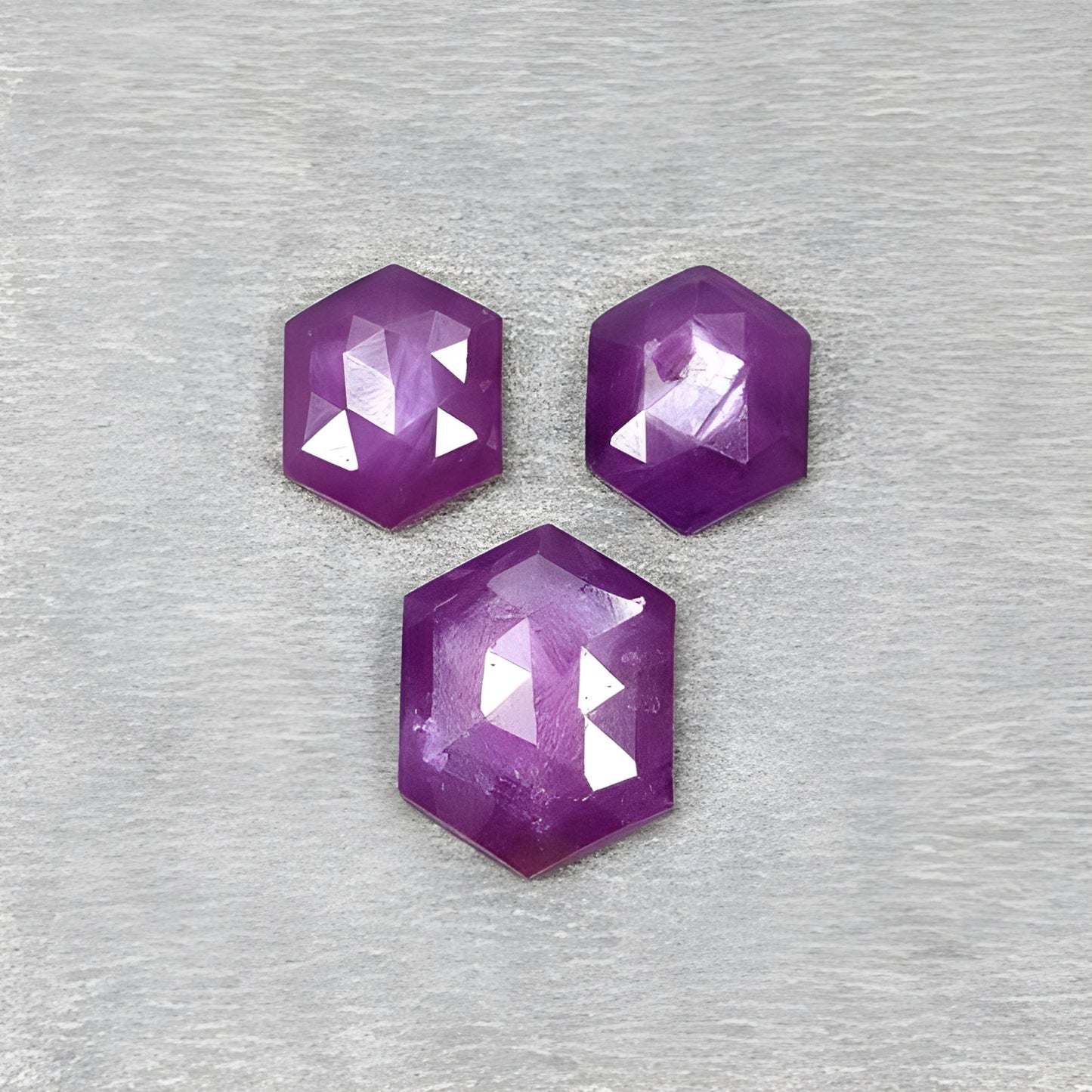 天然の未処理の宝石