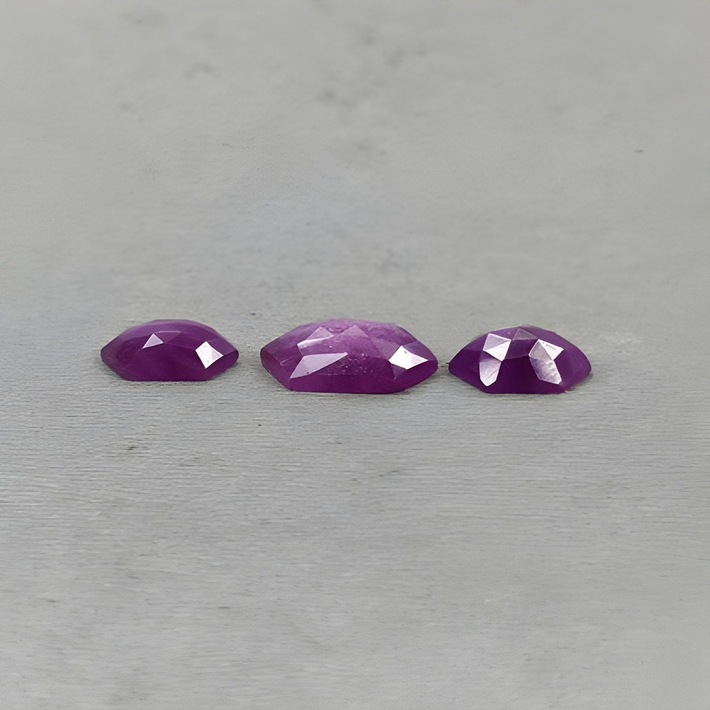 حجر ميلاد شهر يوليو