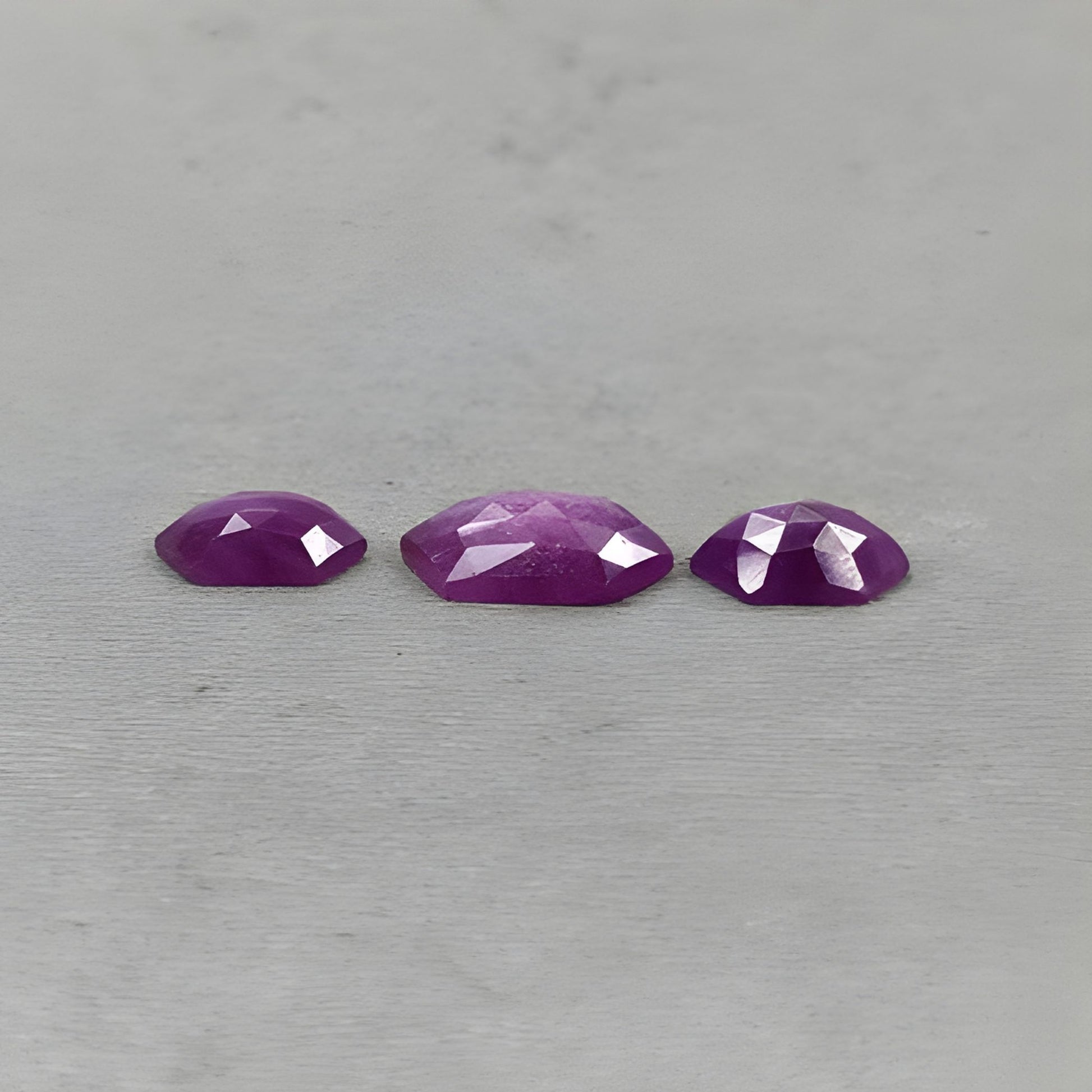 حجر ميلاد شهر يوليو