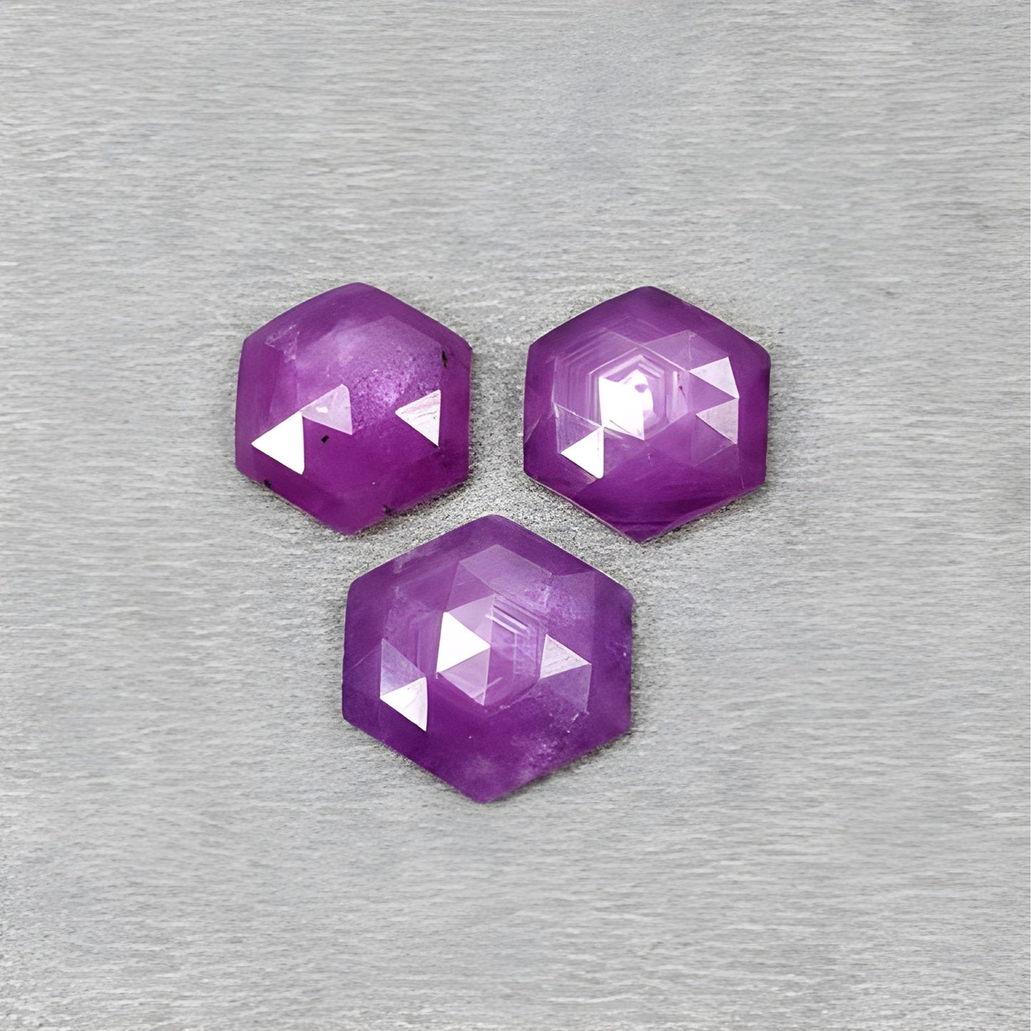 حجر ميلاد شهر يوليو