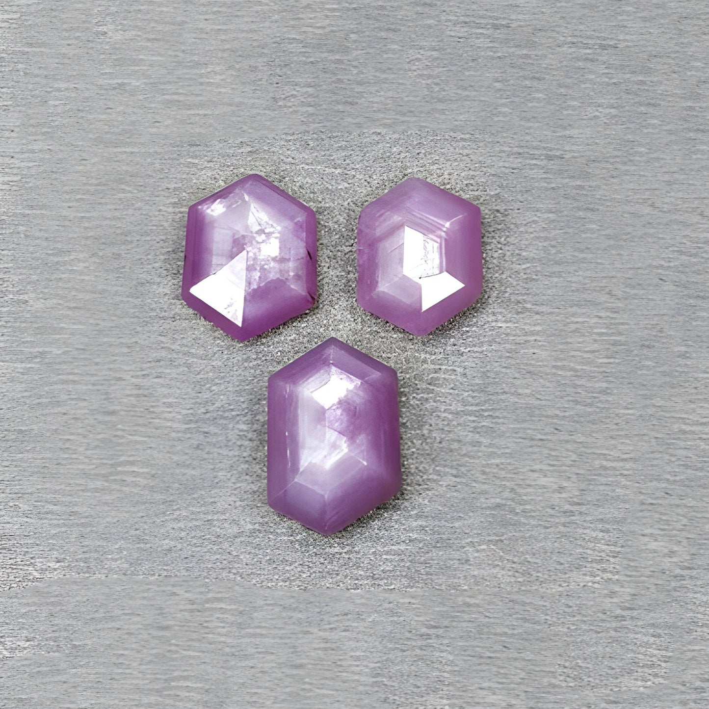 树莓色蓝宝石六边形刻面切割