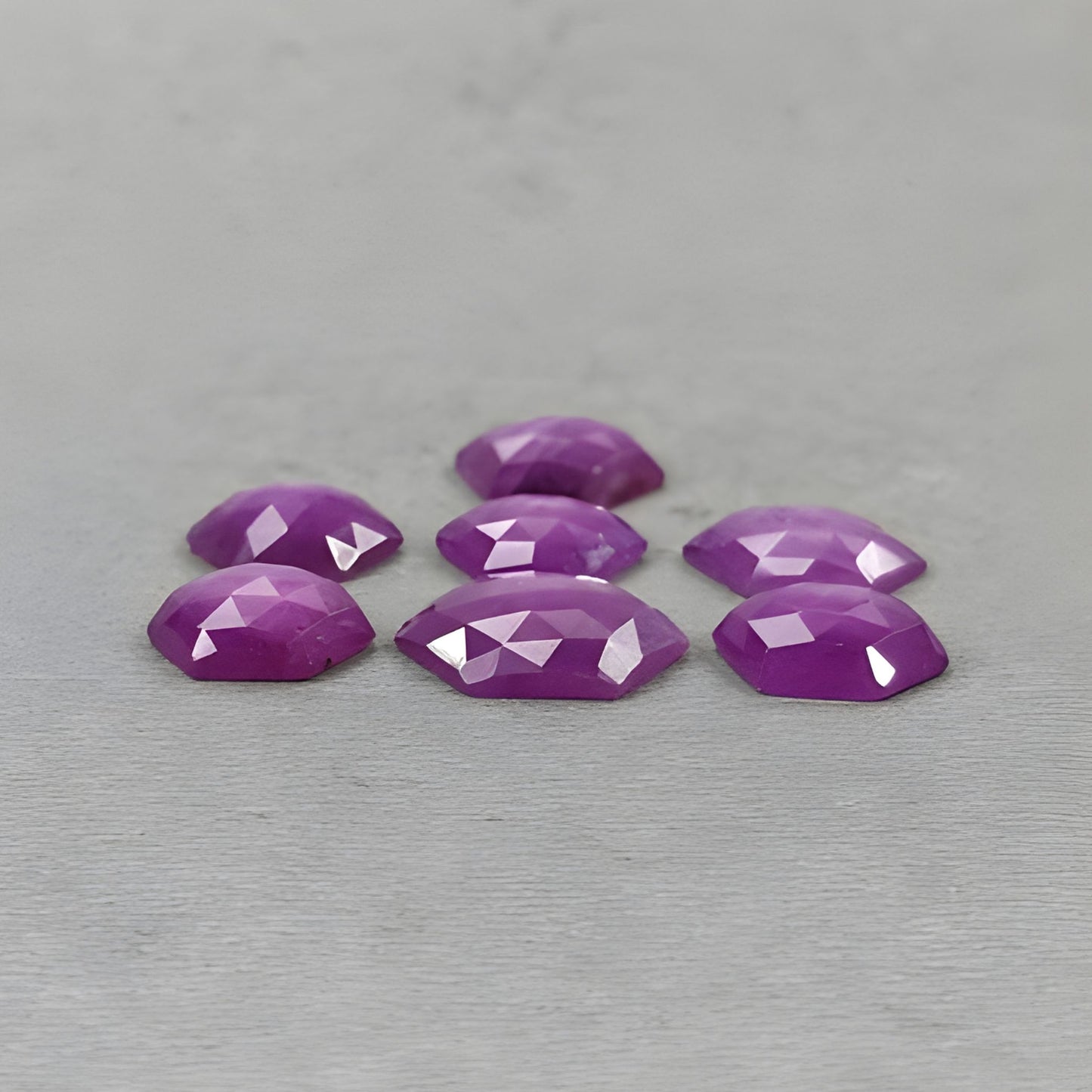 حجر ميلاد شهر يوليو