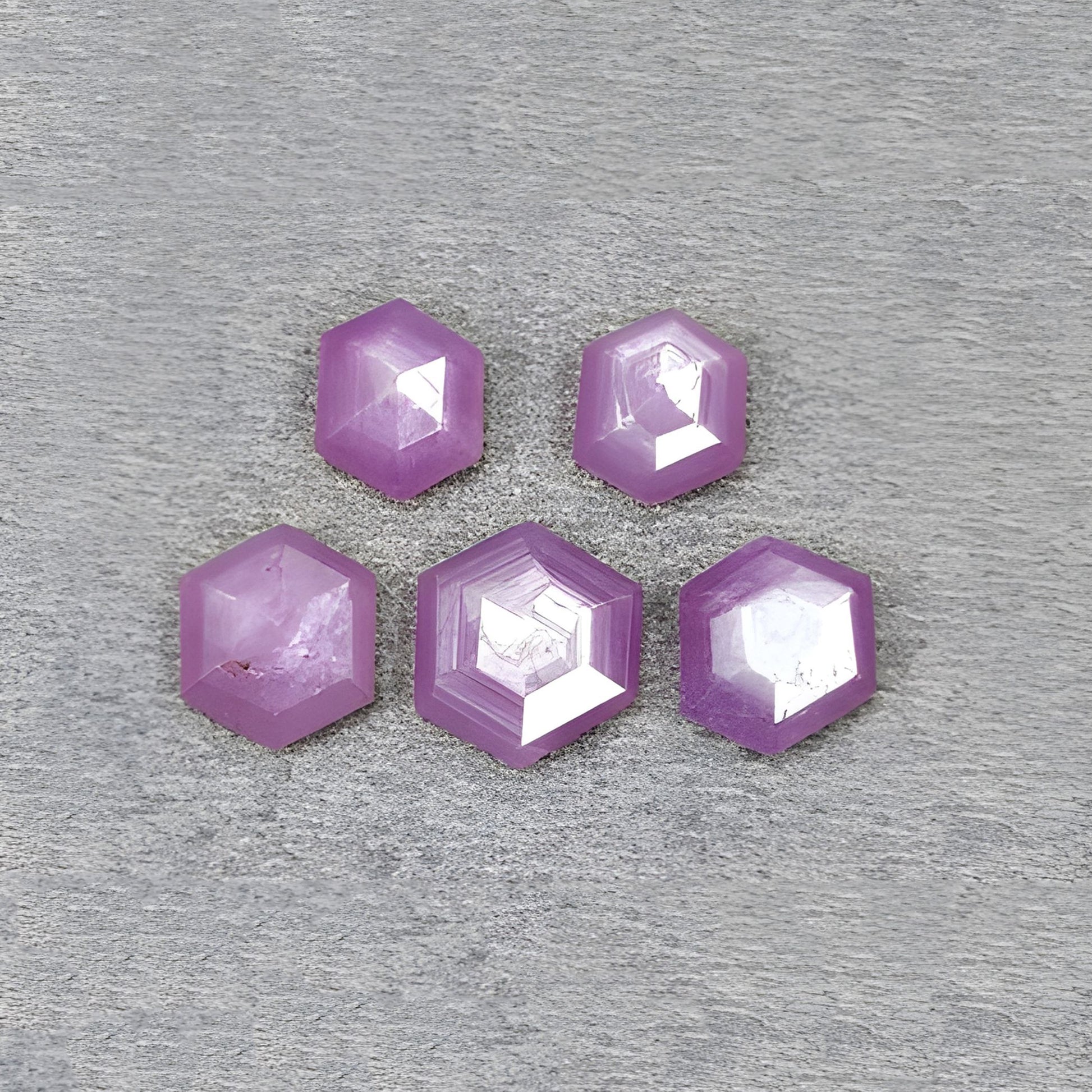 树莓色蓝宝石六边形刻面切割