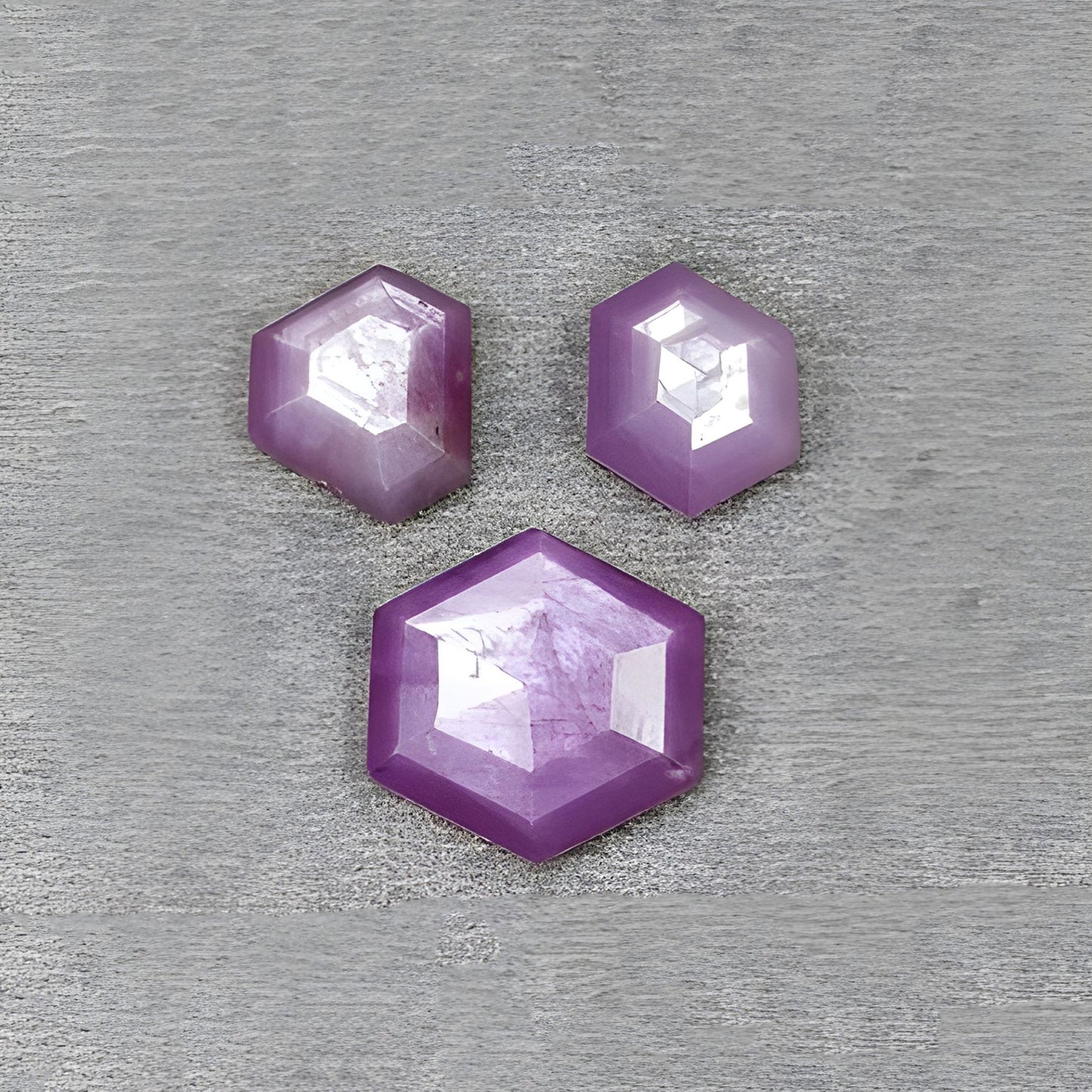 ラズベリーサファイア 六角形ファセットカット