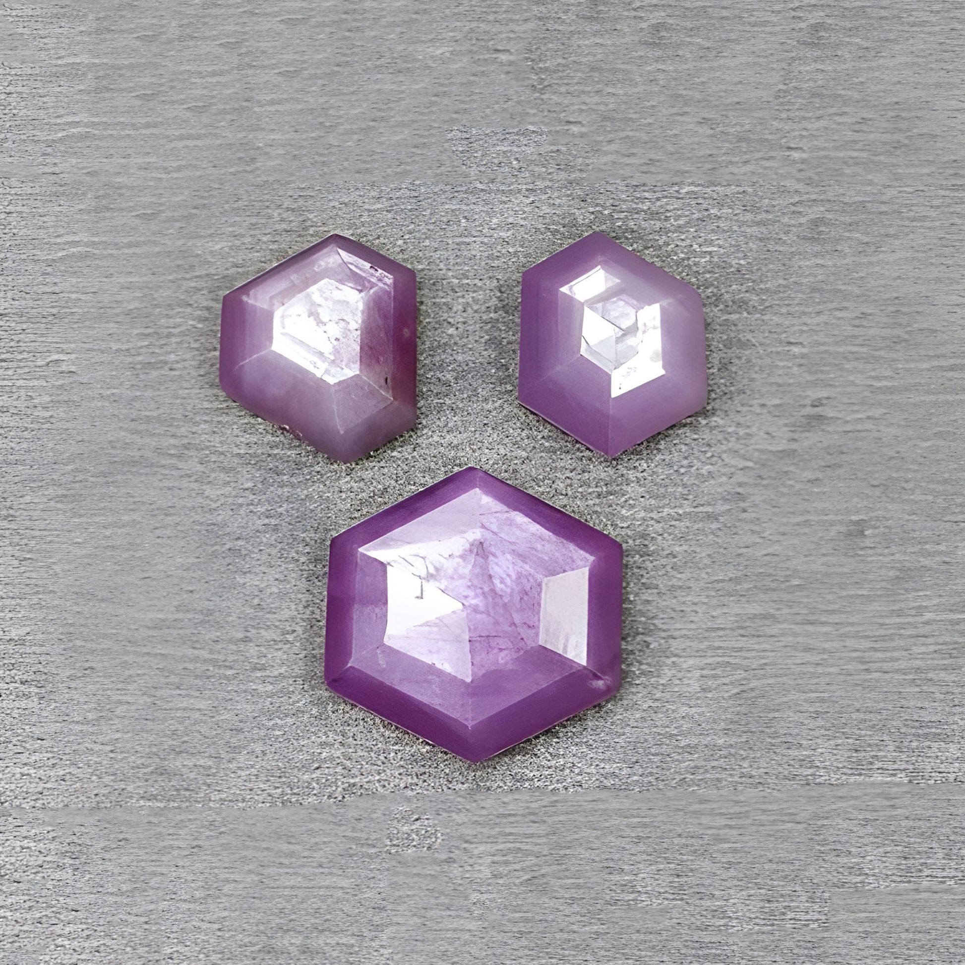 ラズベリーサファイア 六角形ファセットカット