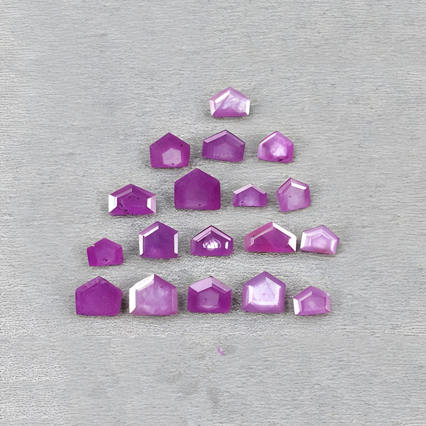 natürlicher, unbehandelter Saphir-Edelstein