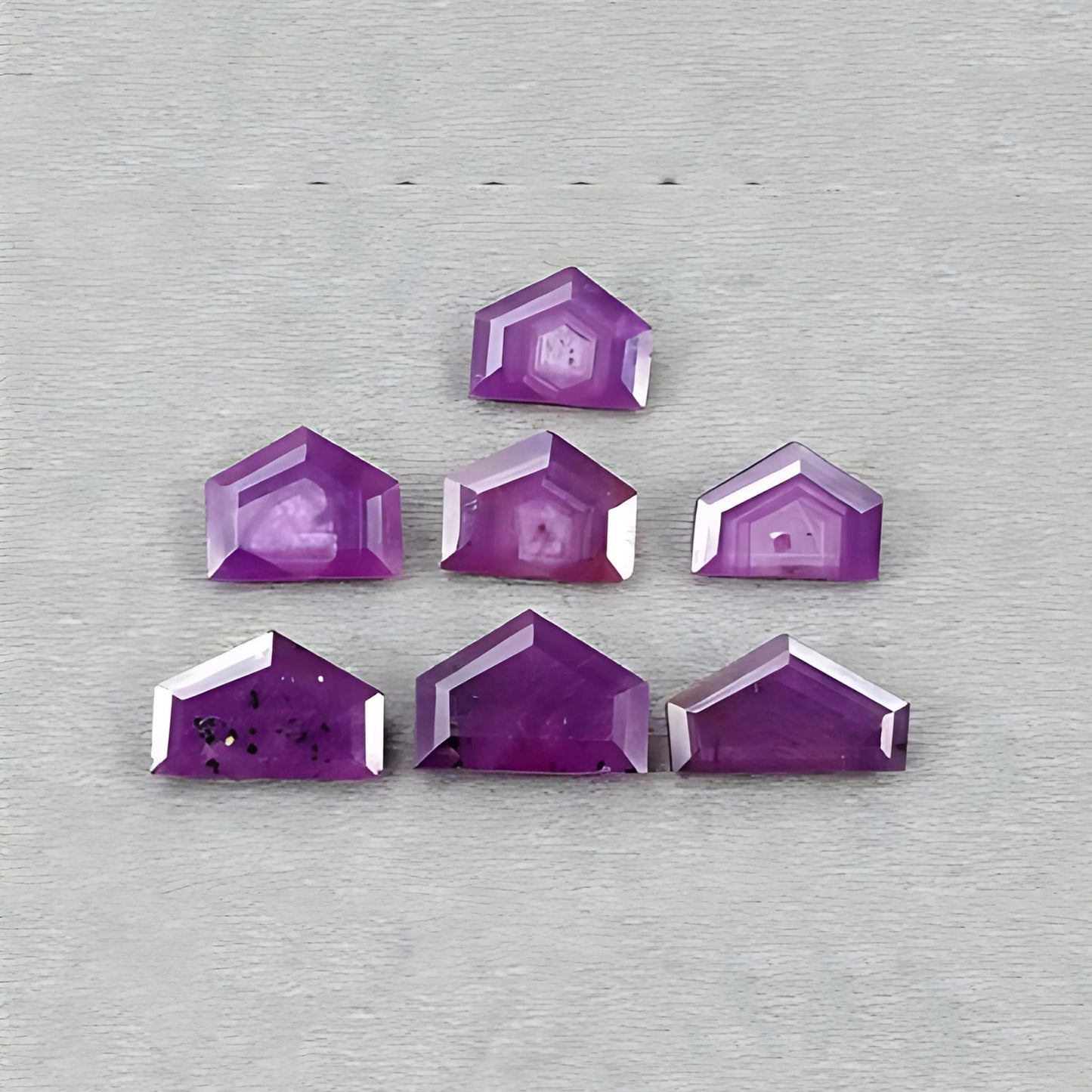 ルビーステップカット宝石