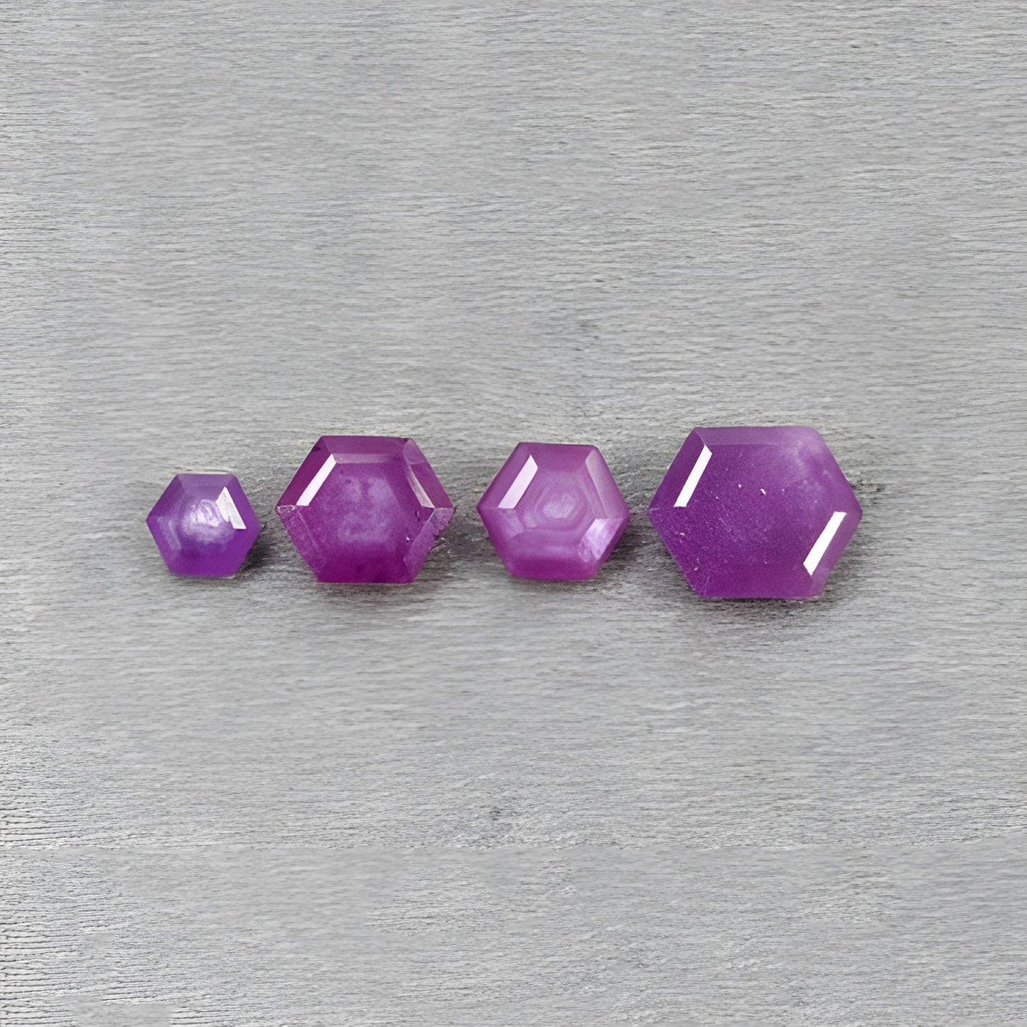 ラズベリールビー六角形ステップカット