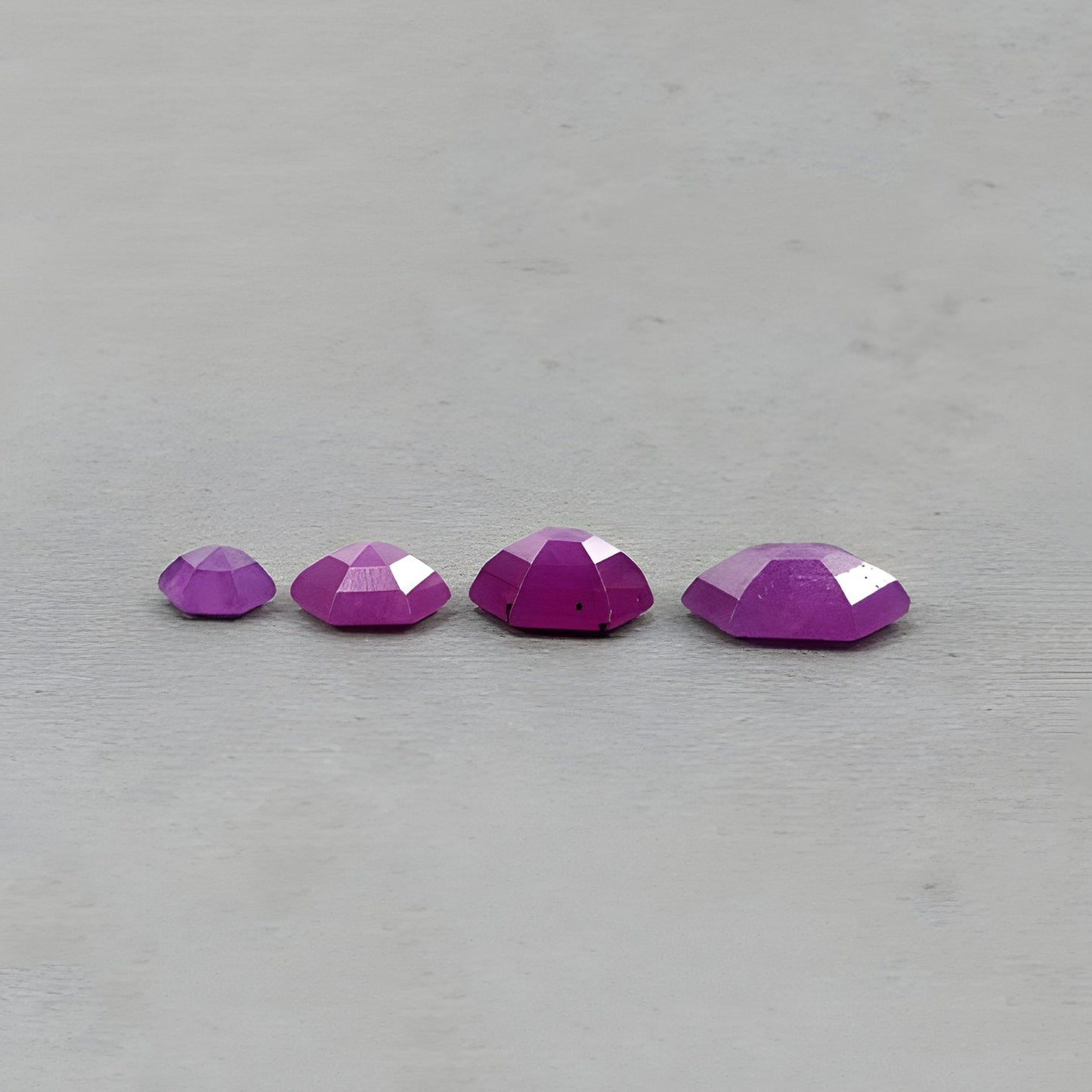 Rubino lampone Pietra preziosa naturale non trattata