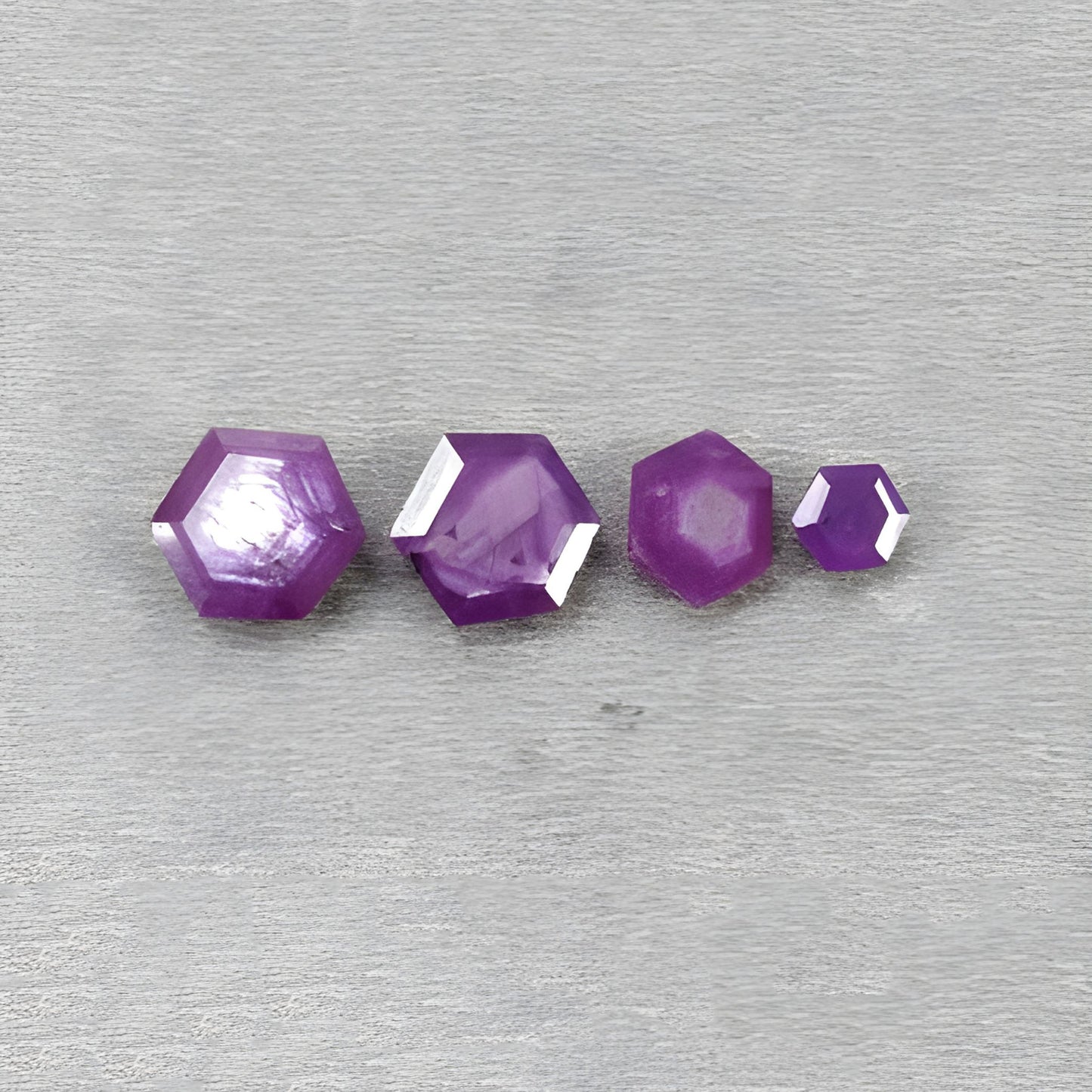 ラズベリールビー六角形ステップカット