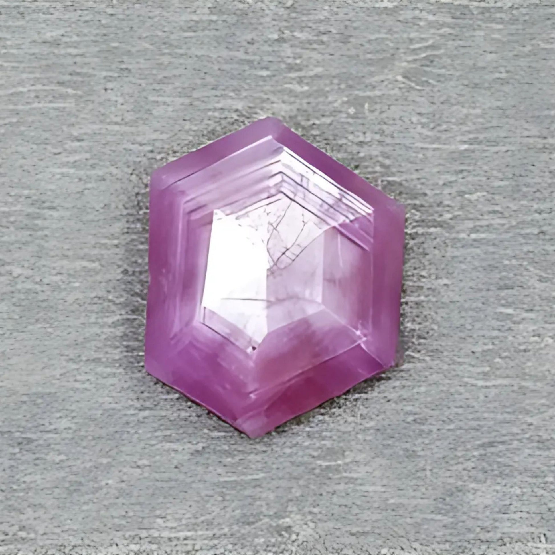 天然の未処理の宝石