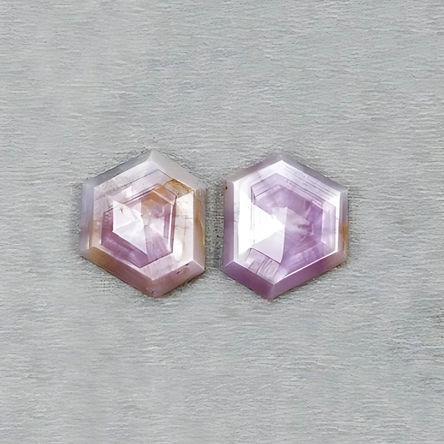 saphir trapiche de forme hexagonale à facettes