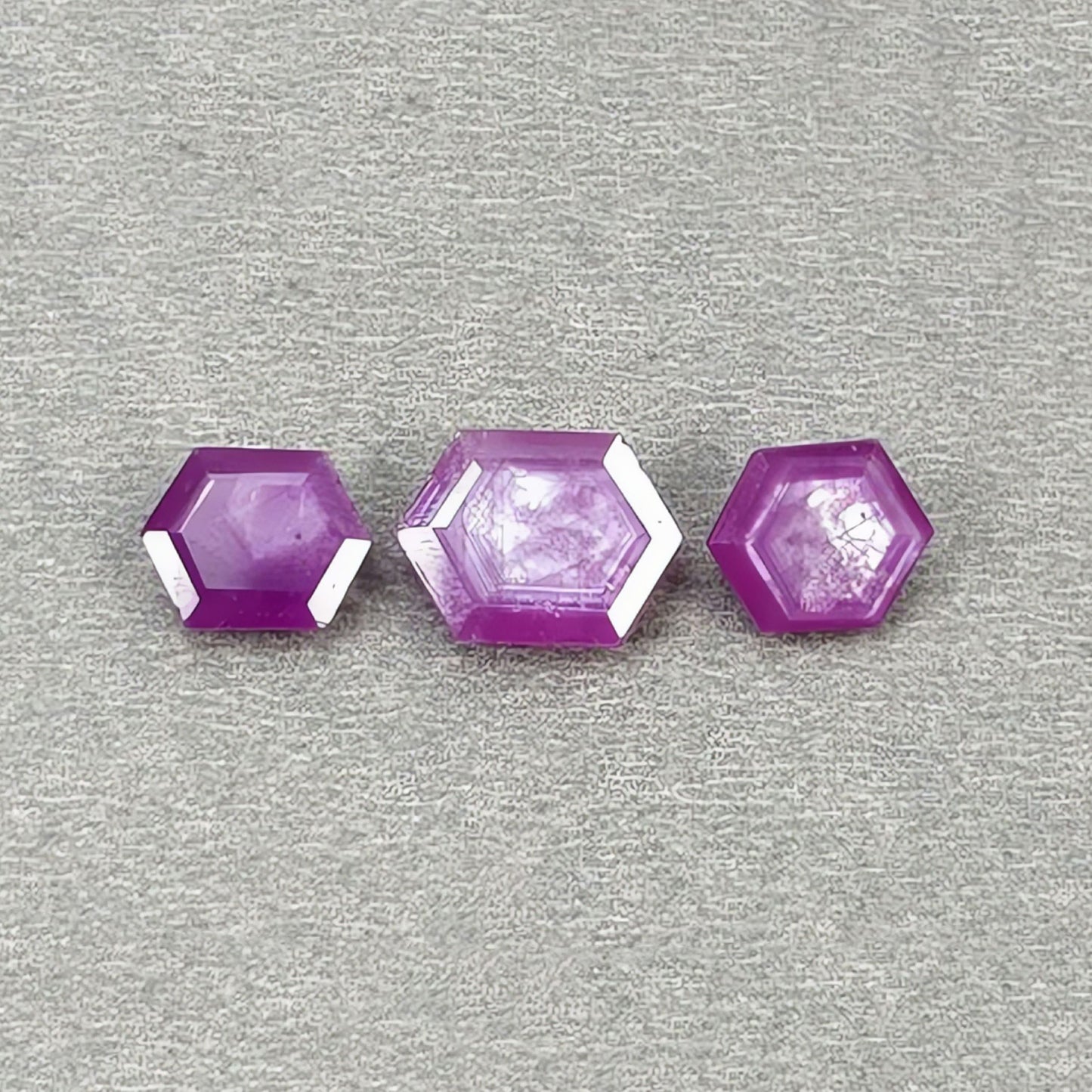 天然の未処理の宝石