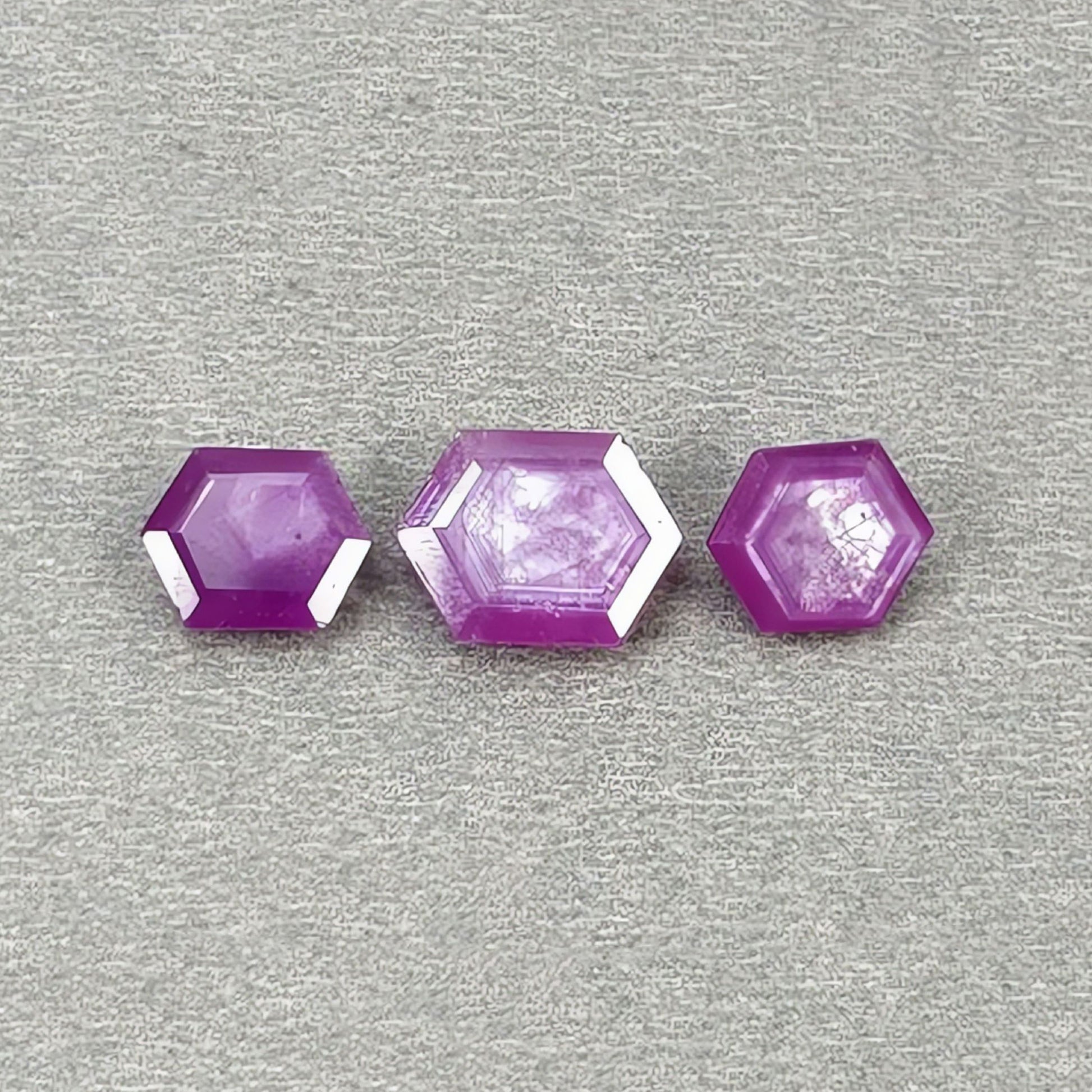 天然の未処理の宝石