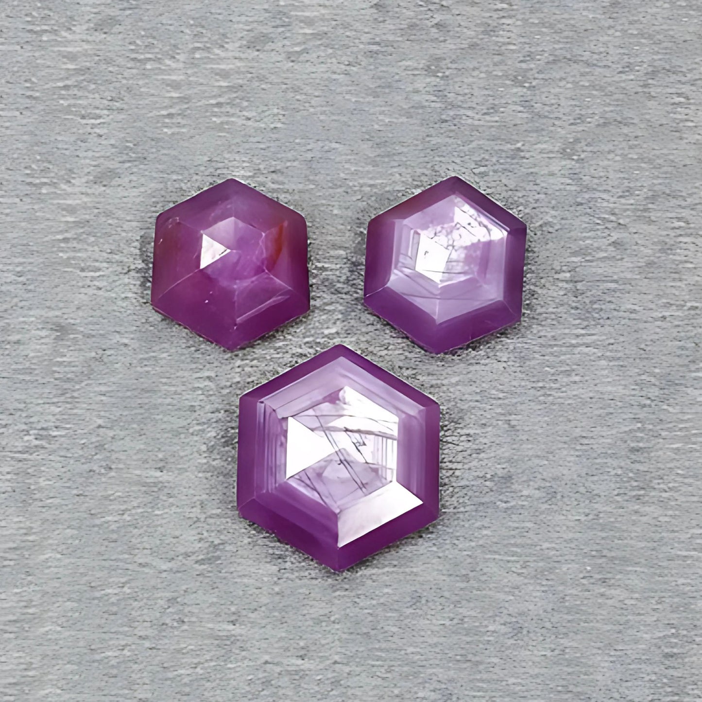 ルビーの六角形のファセットカット